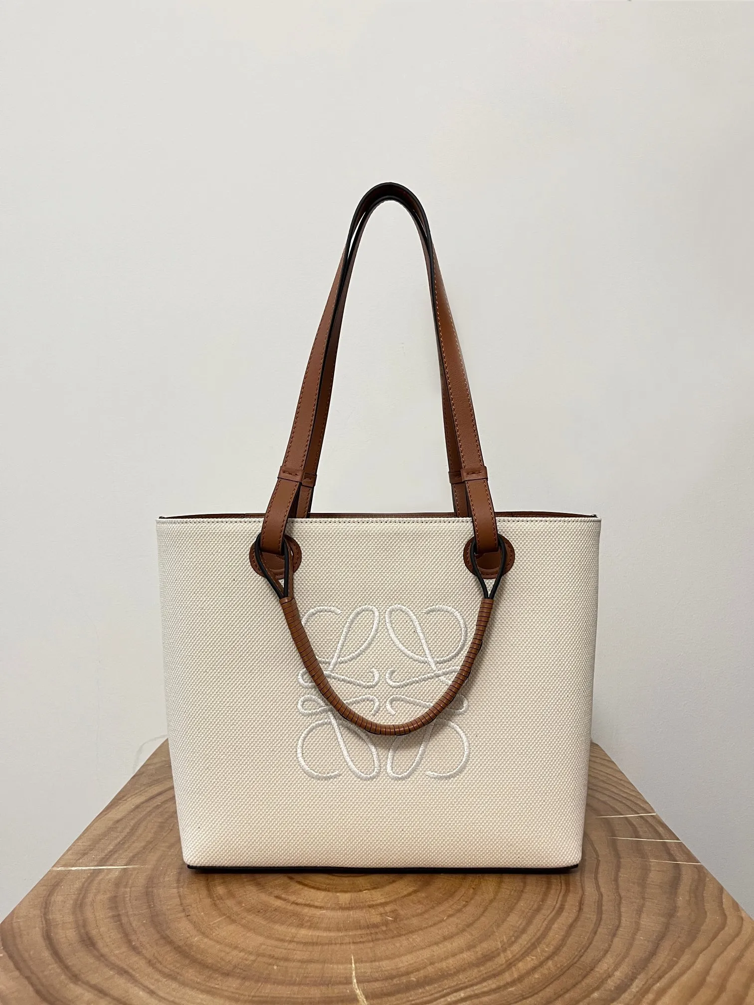 LOEWE Женская сумка Anagram Tote LOEWE Женская сумка Anagram Tote