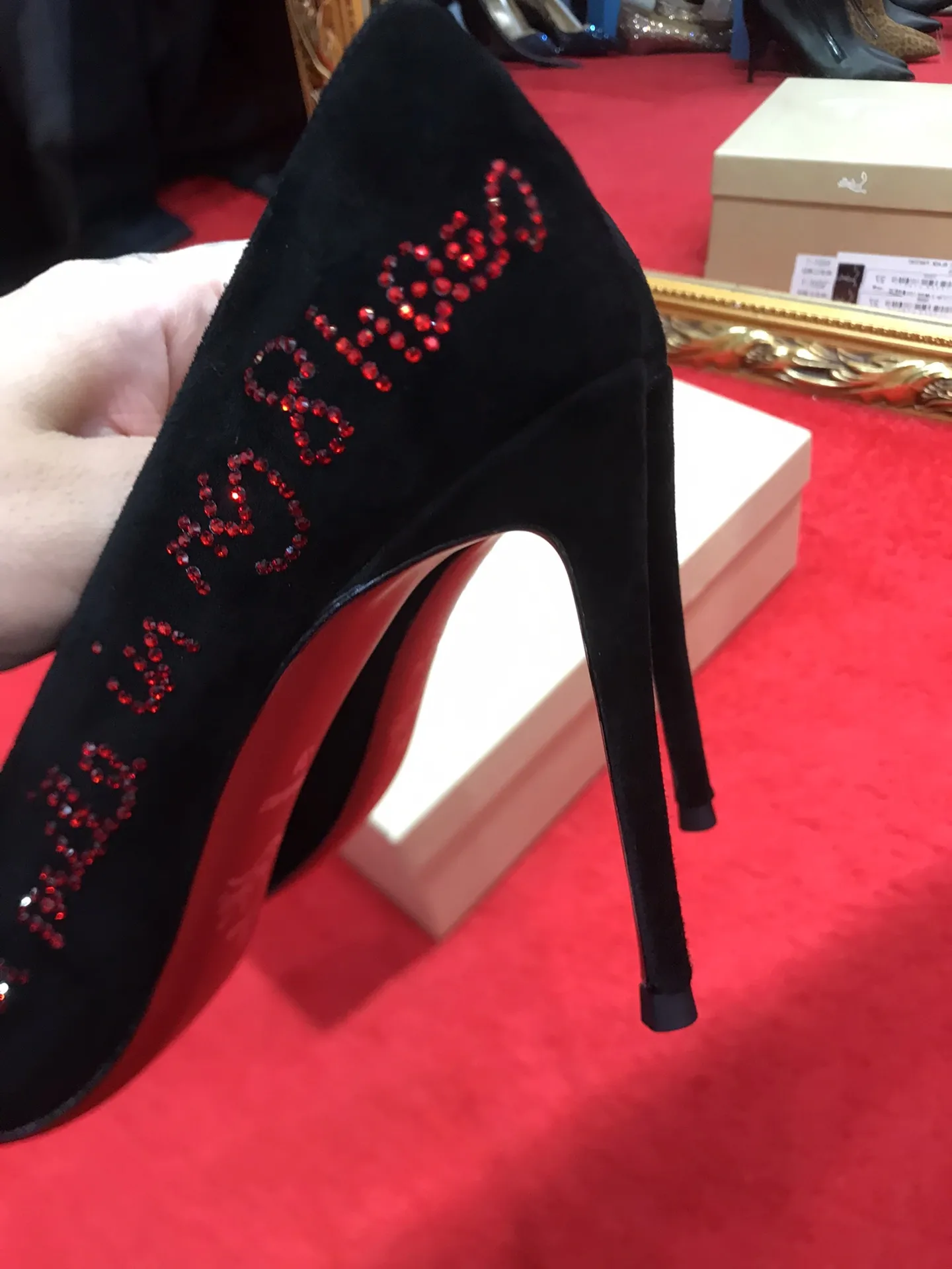CHRISTIAN LOUBOUTIN Женские замшевые туфли CHRISTIAN LOUBOUTIN Женские замшевые туфли
