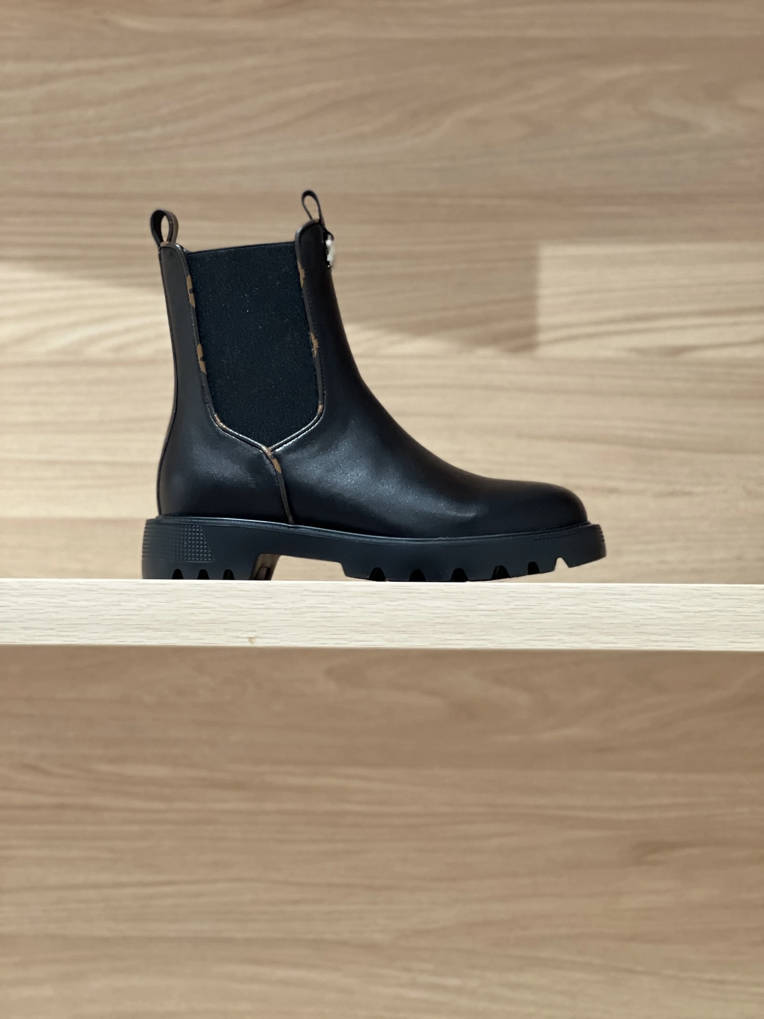 LOUIS VUITTON Женские ботинки челси LOUIS VUITTON Женские ботинки челси