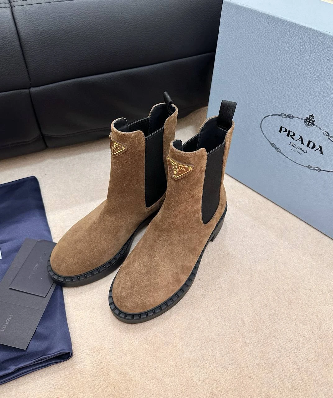 PRADA Женские сапоги из телячьей кожи