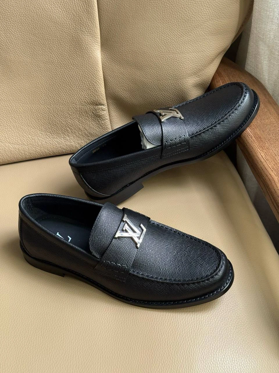 LOUIS VUITTON Мужские лоферы с ремешком LOUIS VUITTON Мужские лоферы с ремешком