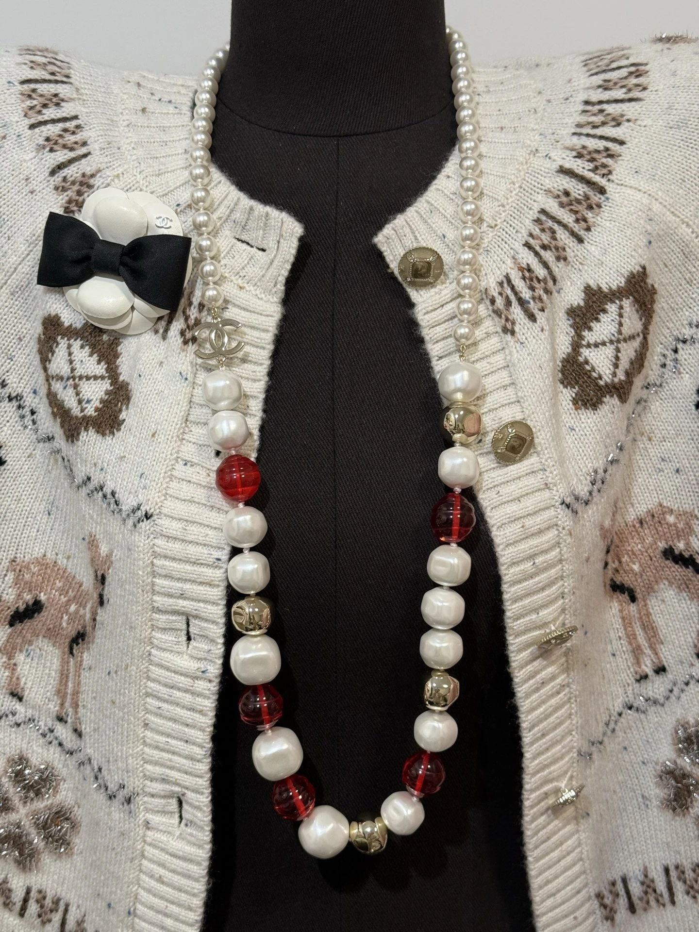 CHANEL Женское длинное колье с жемчужными элементами