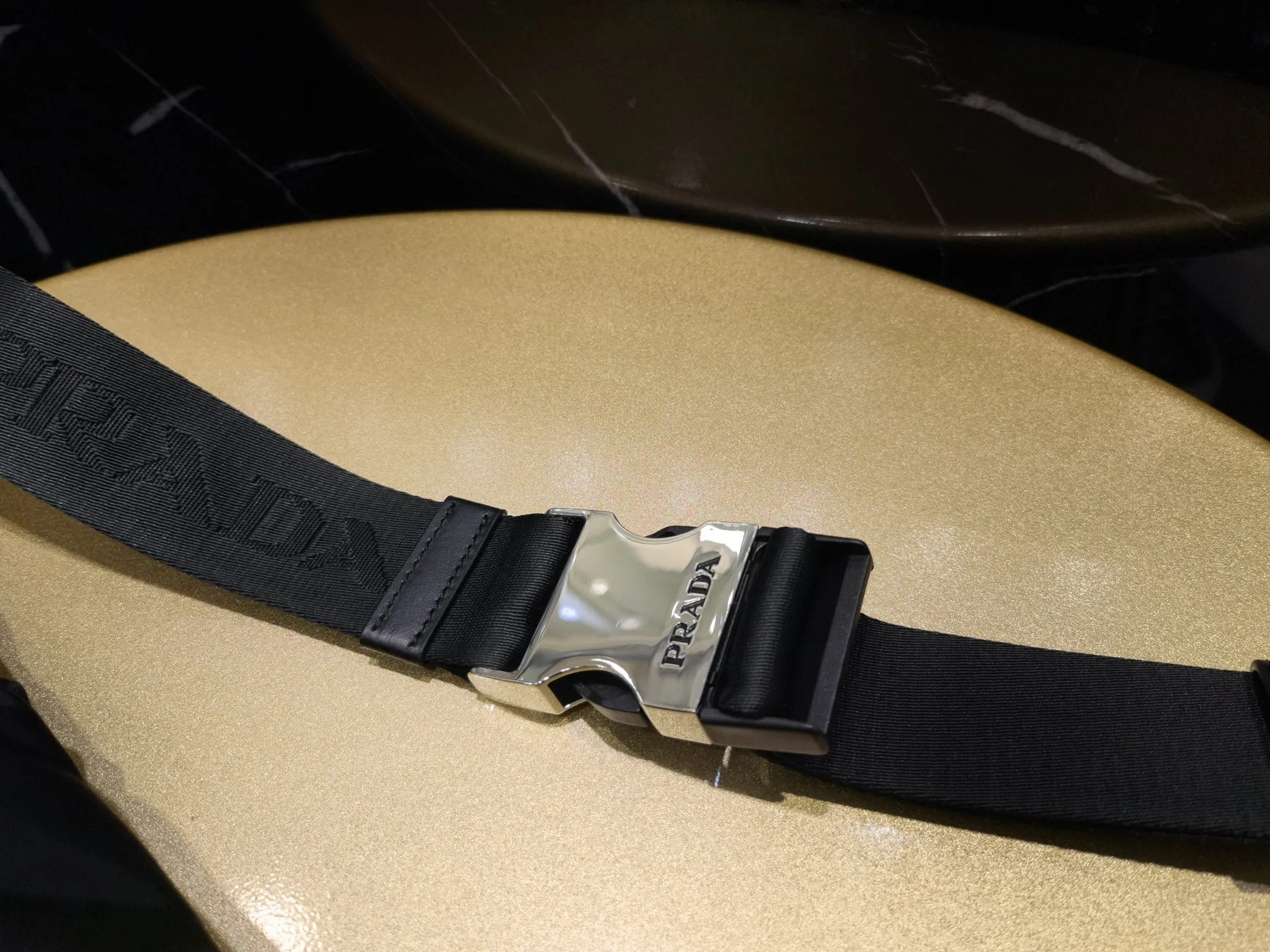 PRADA Мужская сумка из нейлона и кожи PRADA Мужская сумка из нейлона и кожи