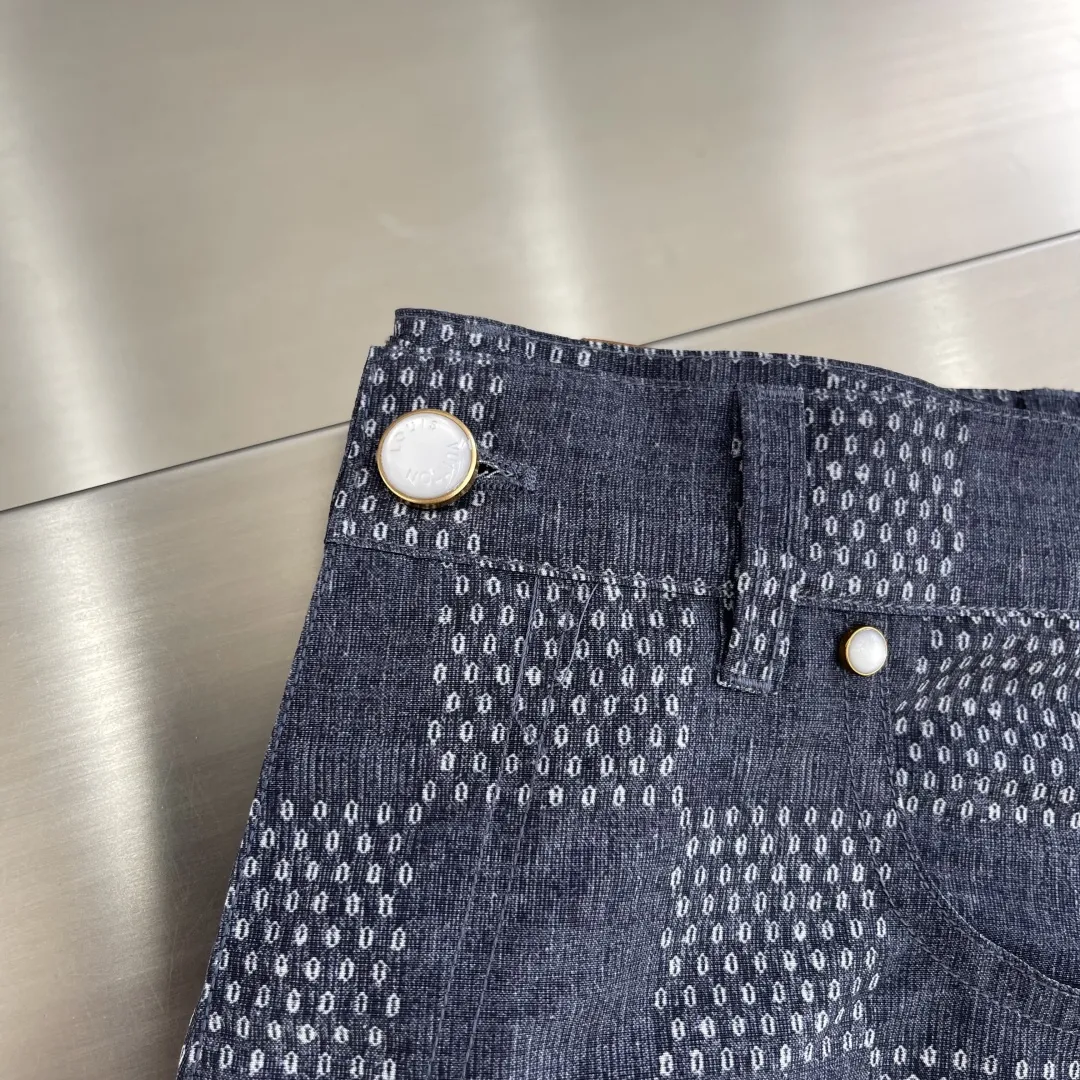 LOUIS VUITTON Мужские шорты темно-серого цвета в клеточку LOUIS VUITTON Мужские шорты темно-серого цвета в клеточку