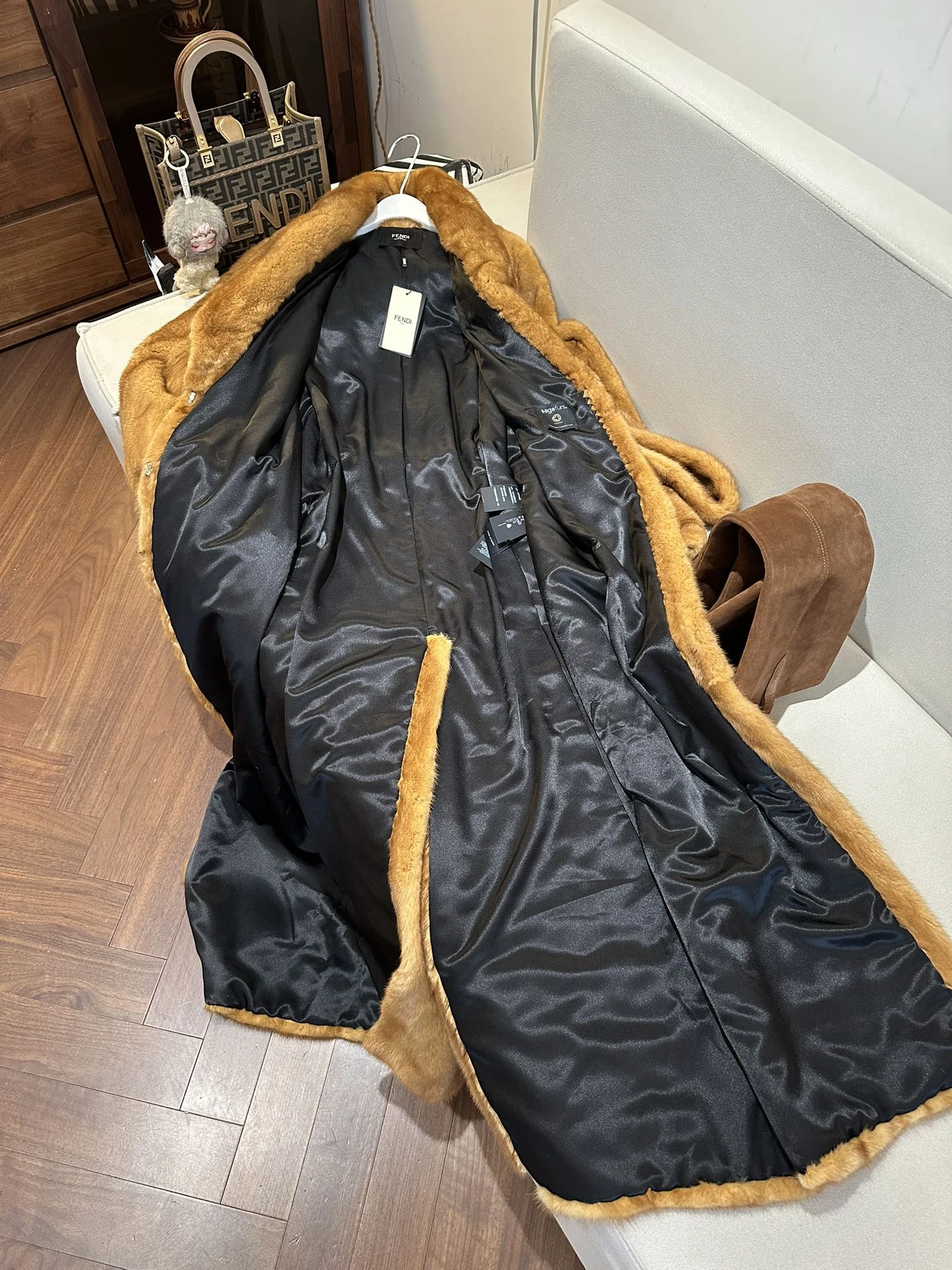 FENDI Женская шуба из норки FENDI Женская шуба из норки