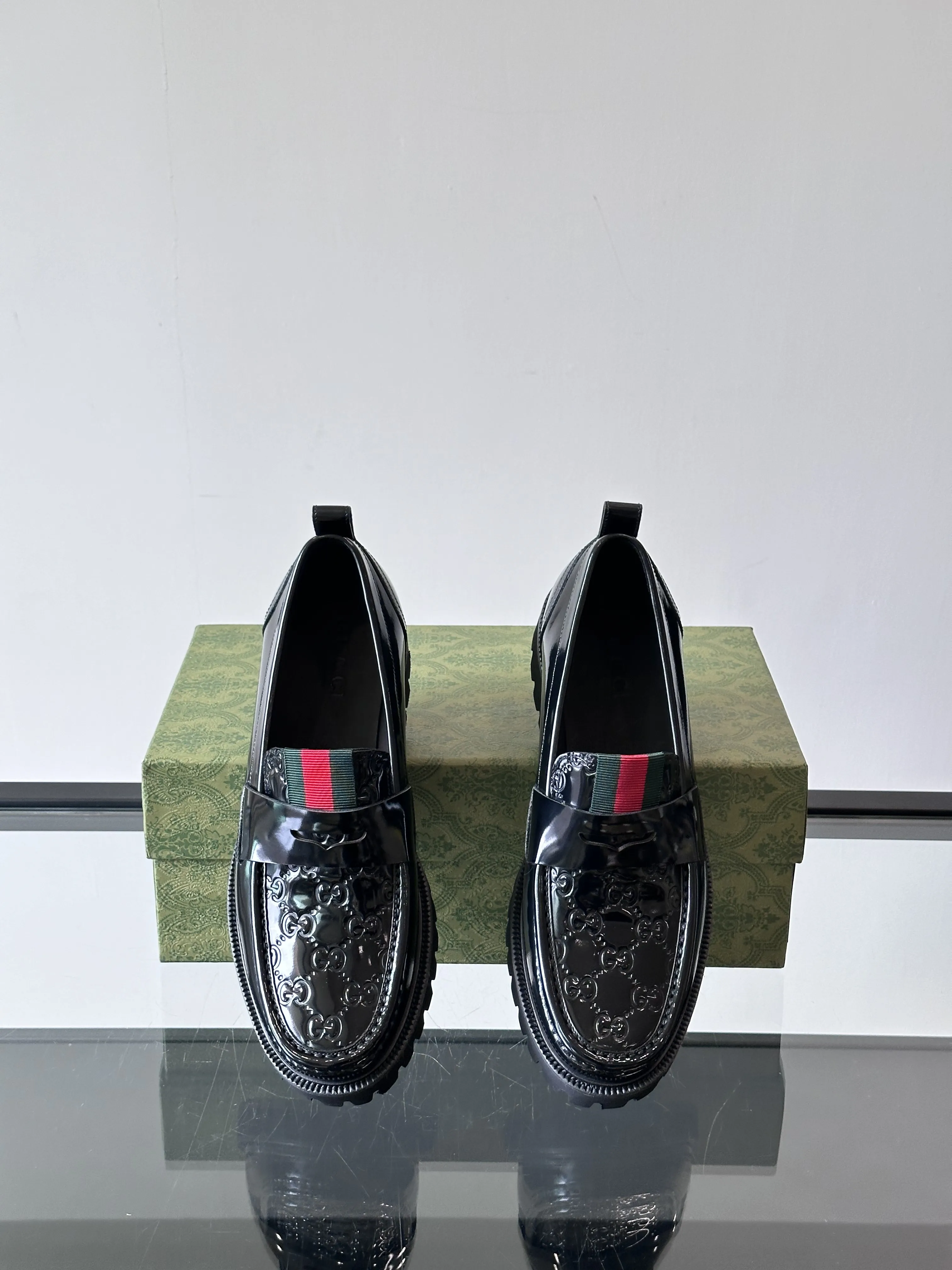 GUCCI Мужские лоферы из коровьей кожи