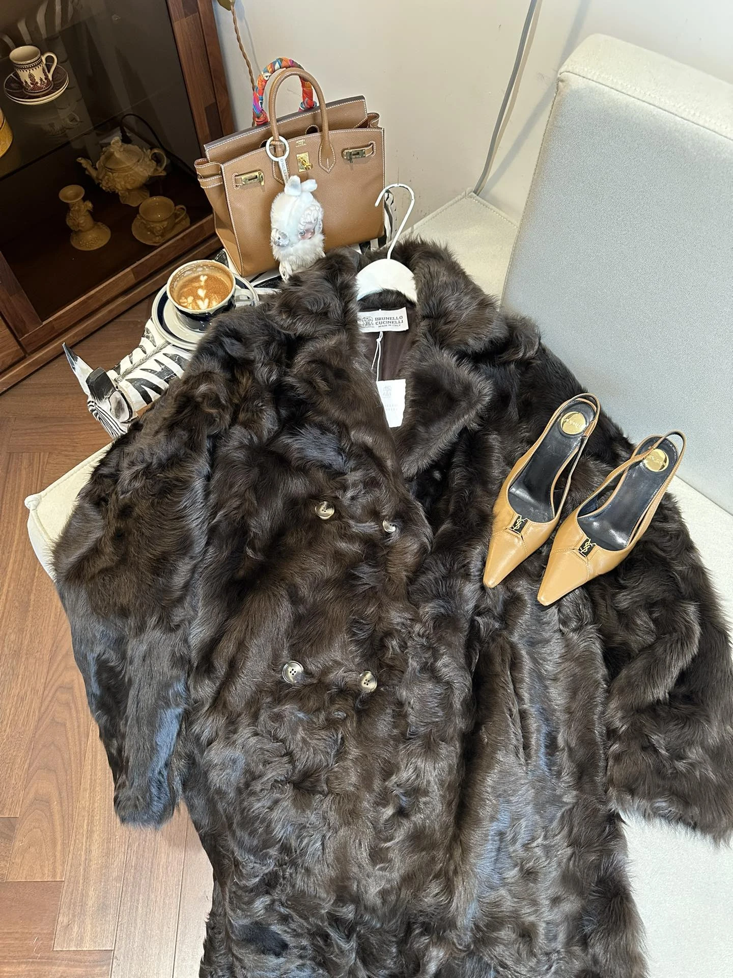 BRUNELLO CUCINELLI Женская шуба из меха лисы  BRUNELLO CUCINELLI Женская шуба из меха лисы