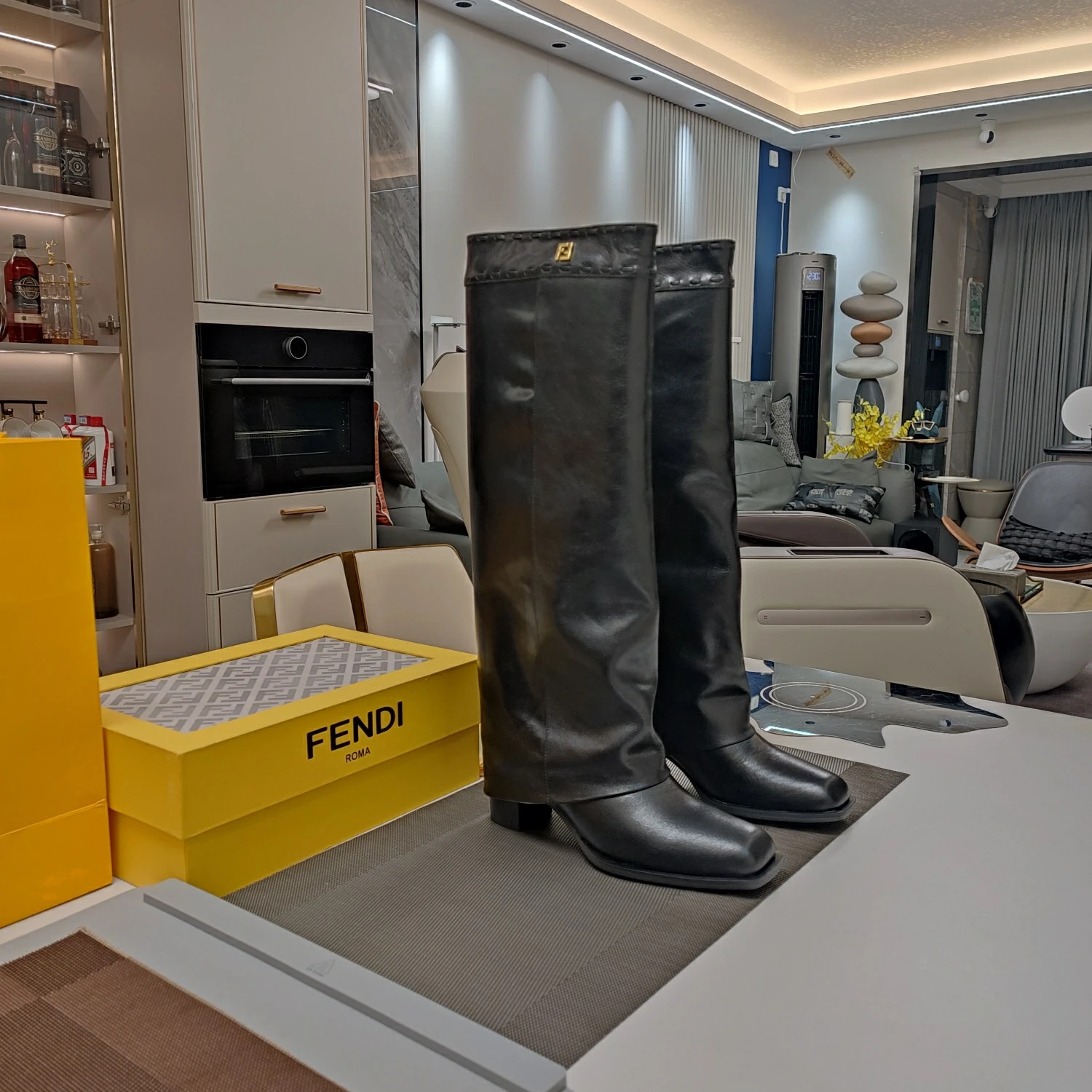 FENDI Женские кожаные сапоги