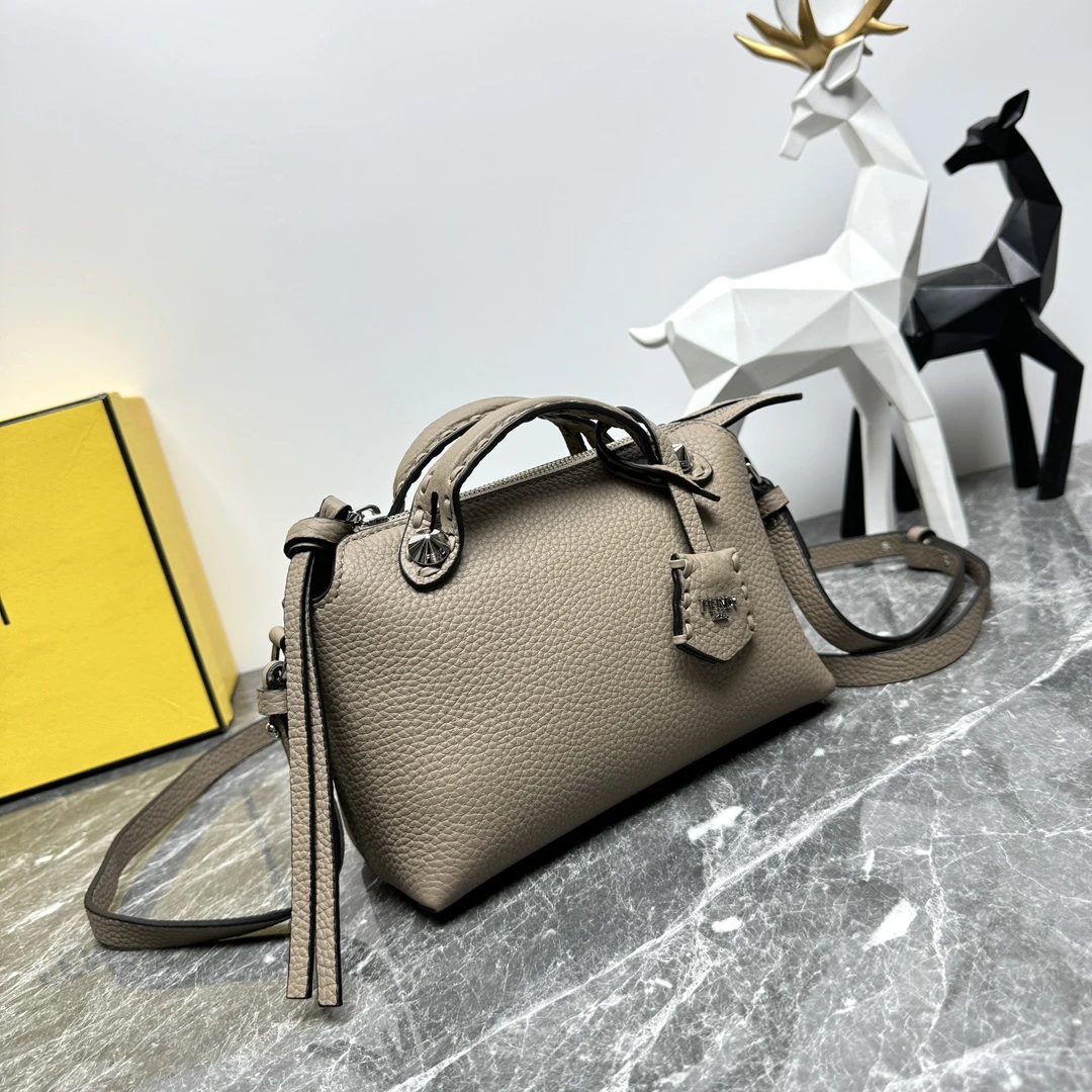 FENDI Женская сумка By The Way Selleria FENDI Женская сумка By The Way Selleria