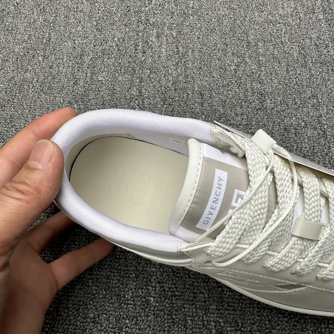 GIVENCHY Мужские кроссовки минималистичные