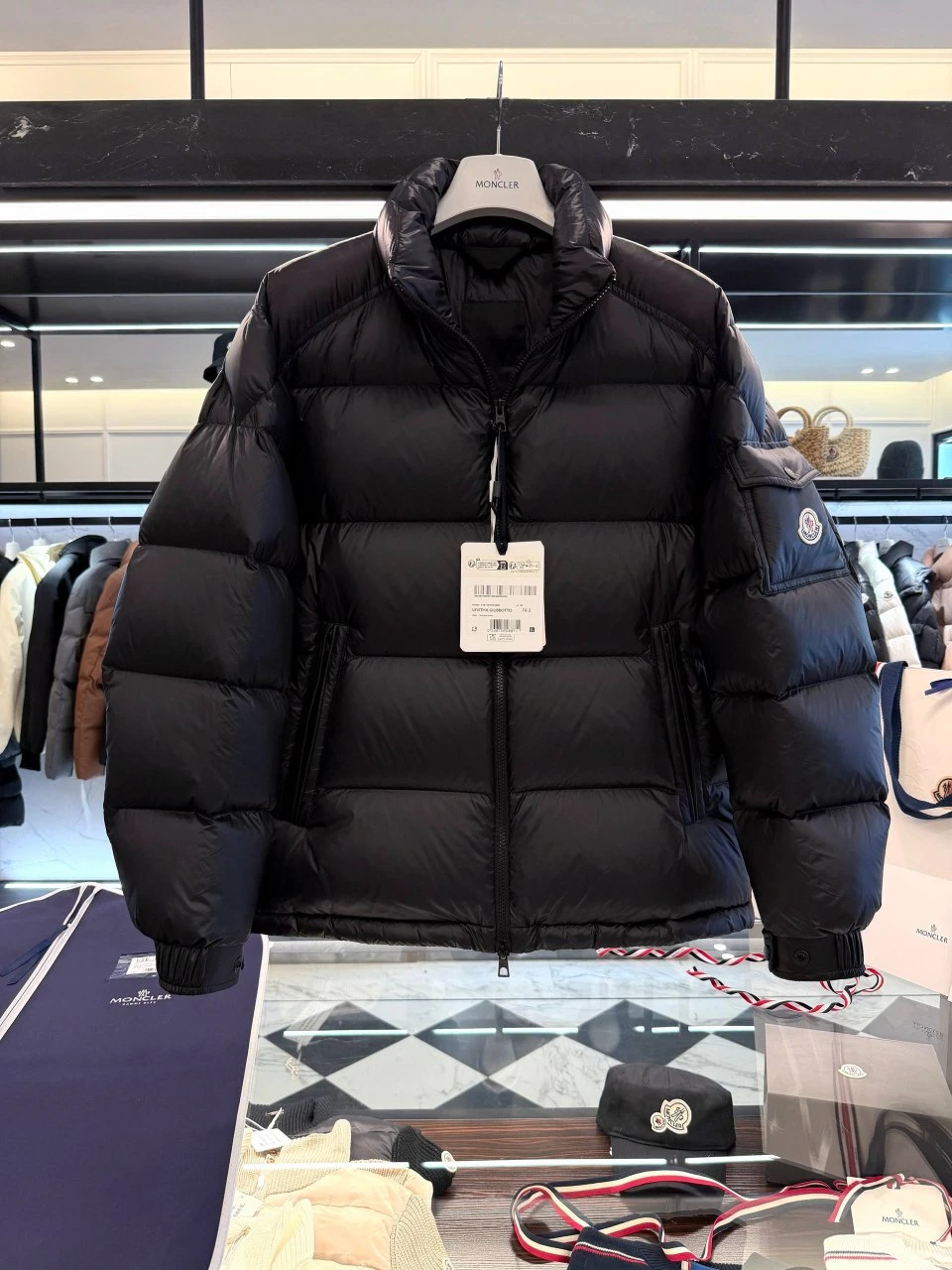 MONCLER Мужская куртка на пуху Levitha MONCLER Мужская куртка на пуху Levitha