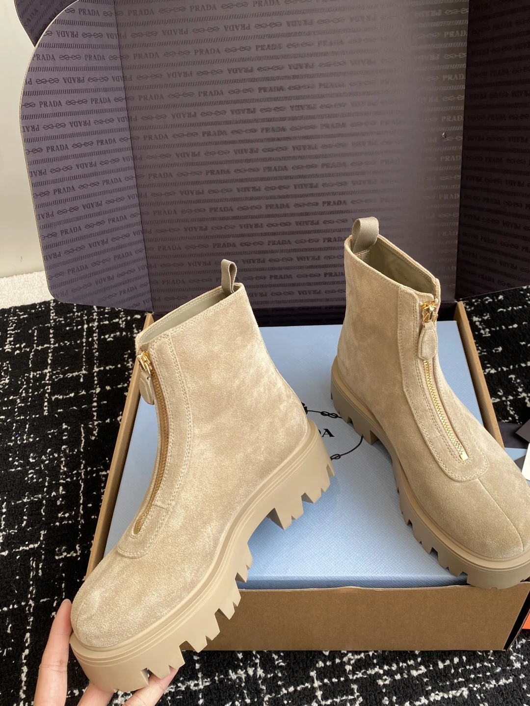 PRADA Женские ботинки из замши PRADA Женские ботинки из замши