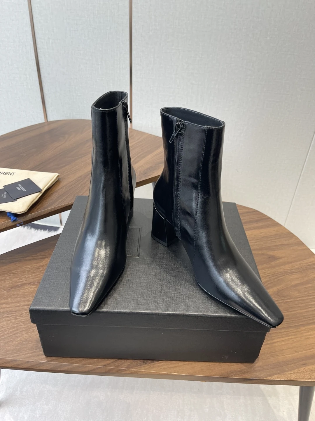 SAINT LAURENT Женские ботильоны SAINT LAURENT Женские ботильоны