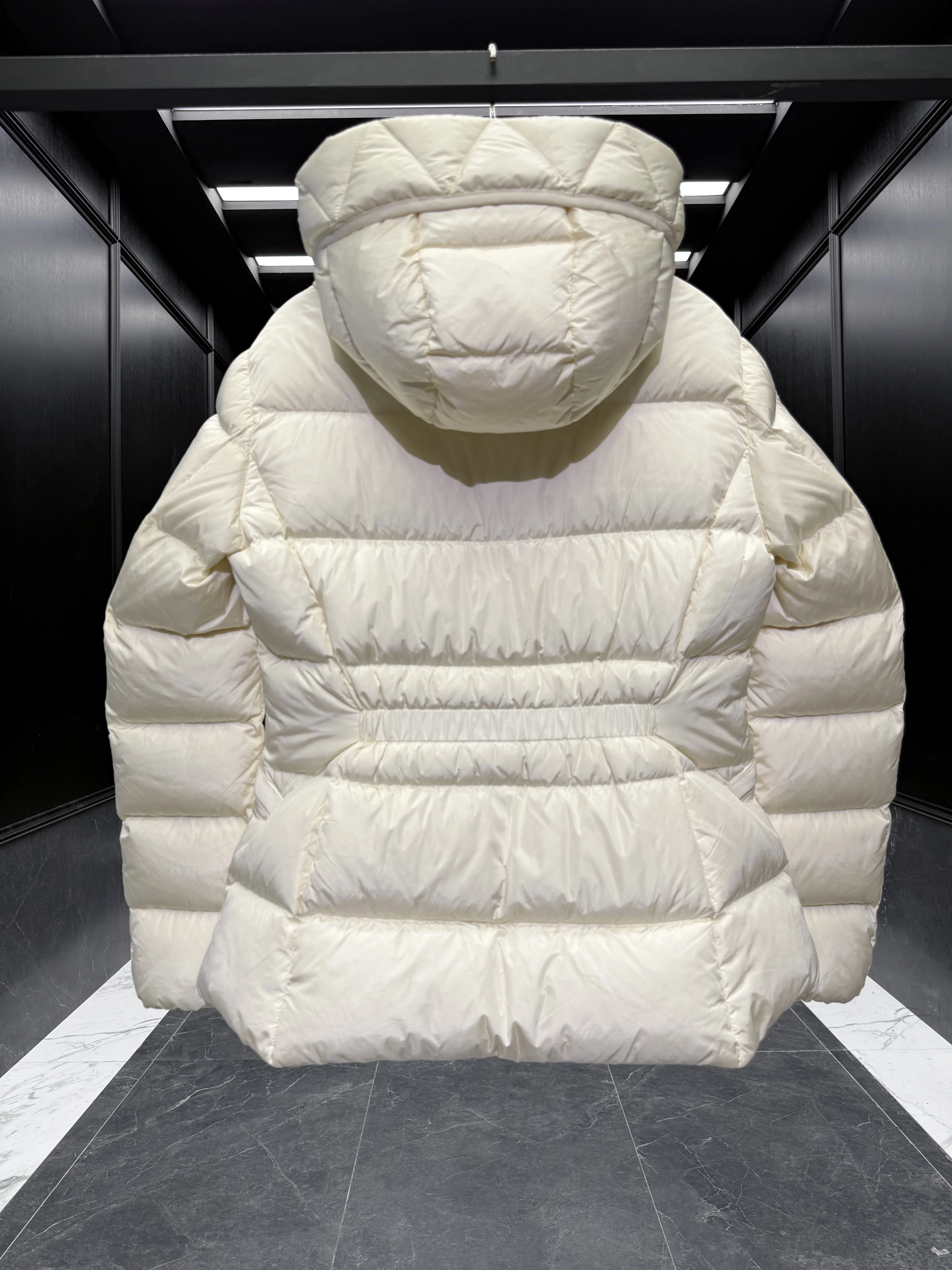 MONCLER Женский пуховик Avoce MONCLER Женский пуховик Avoce