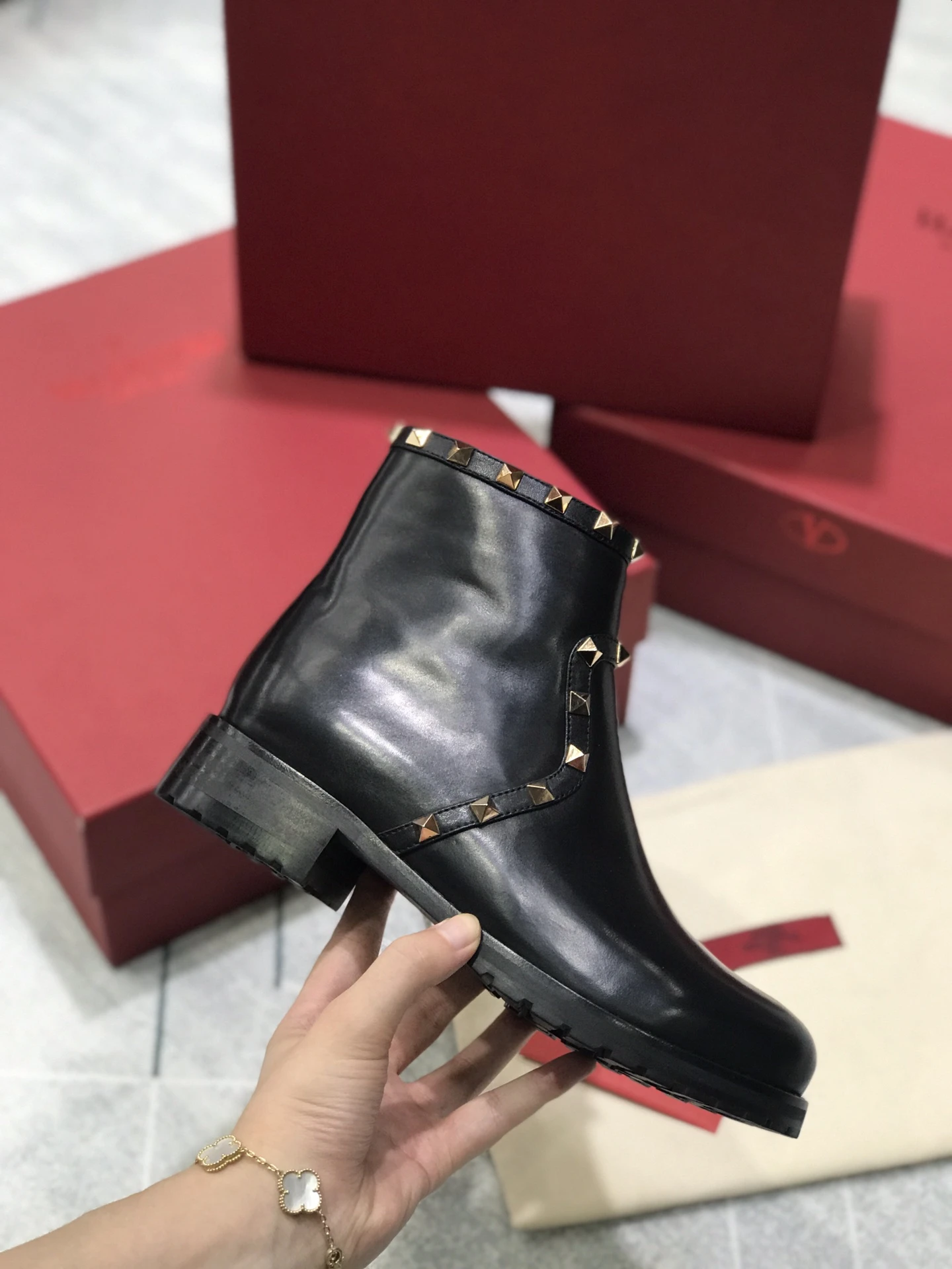 VALENTINO Женские ботинки челси с регулируемыми ремнями