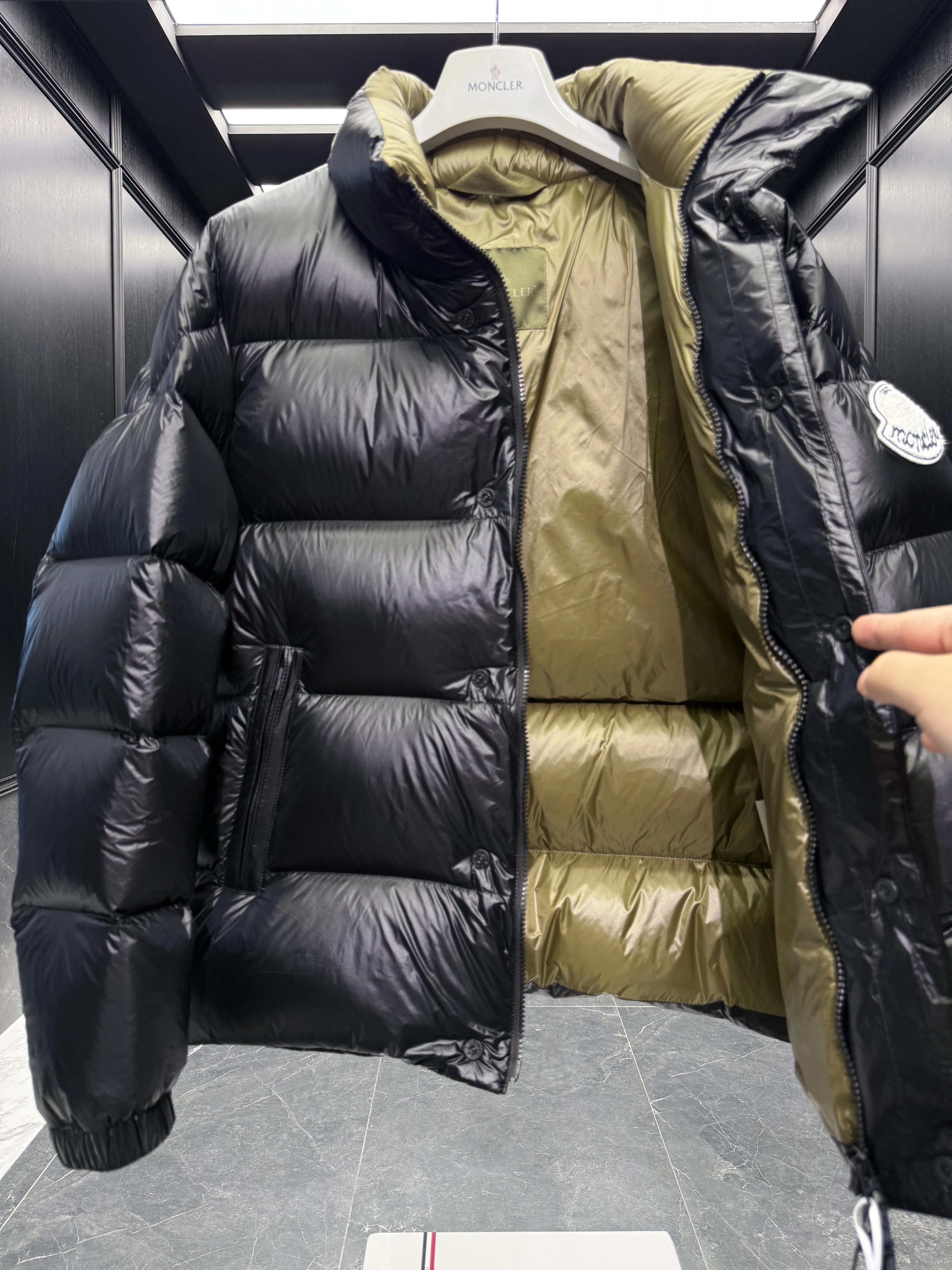 MONCLER Мужской пуховик Tripiti MONCLER Мужской пуховик Tripiti