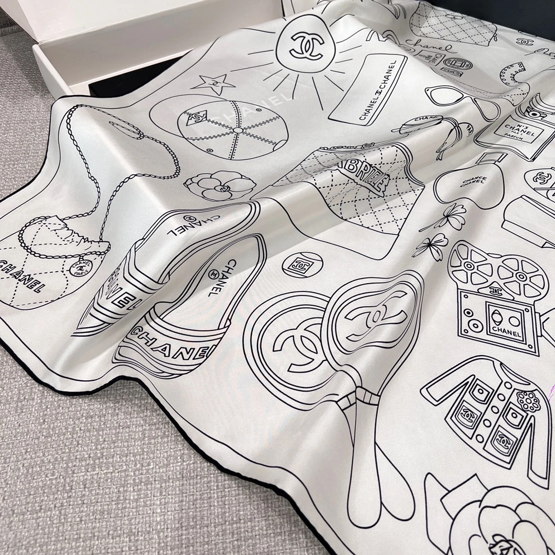 CHANEL Женский платок из шелка CHANEL Женский платок из шелка