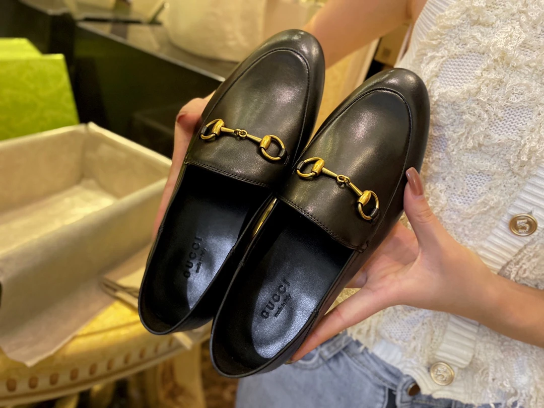 GUCCI Женские лоферы Horsebit черные