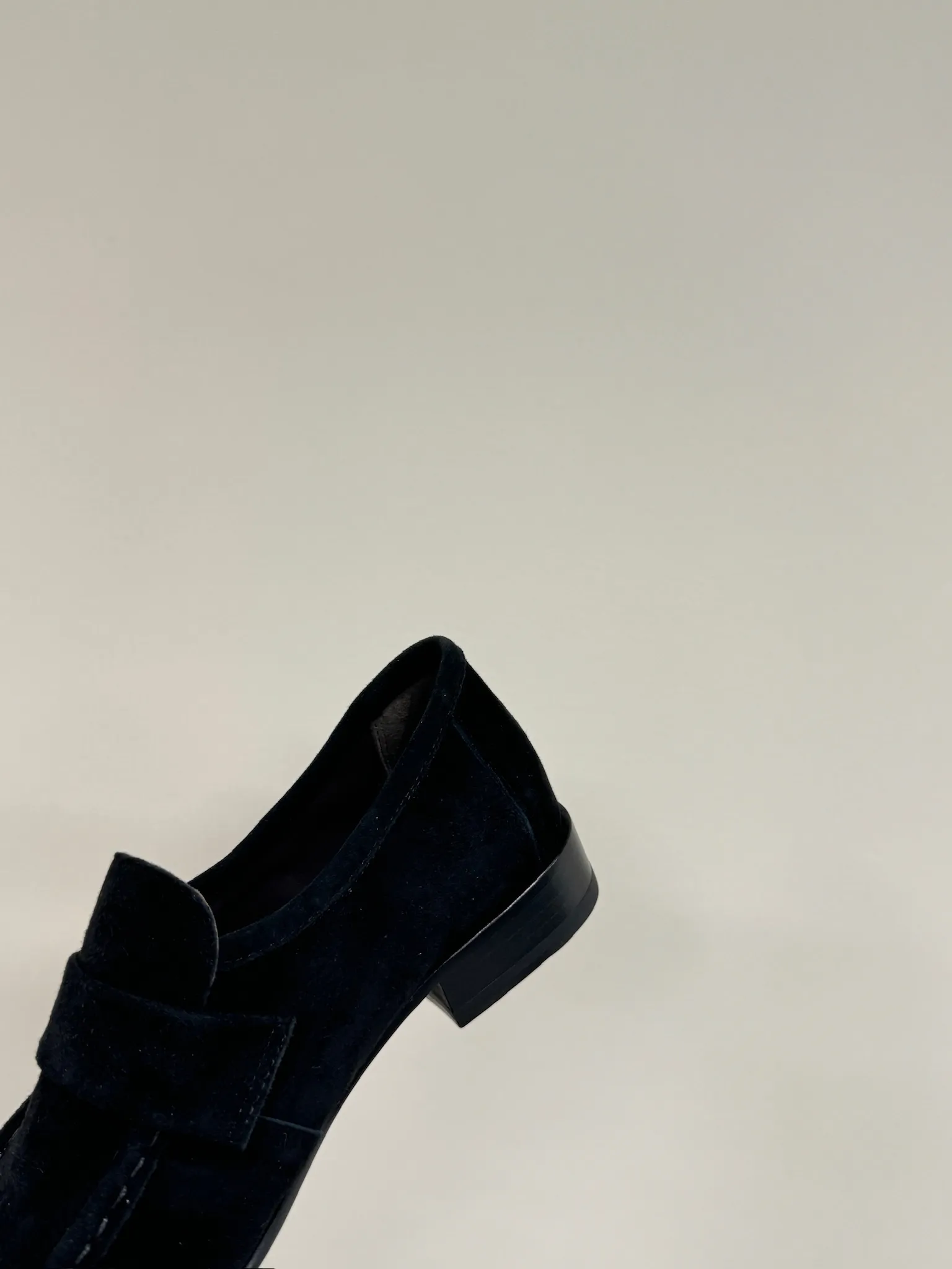 THE ROW Женские лоферы из замши