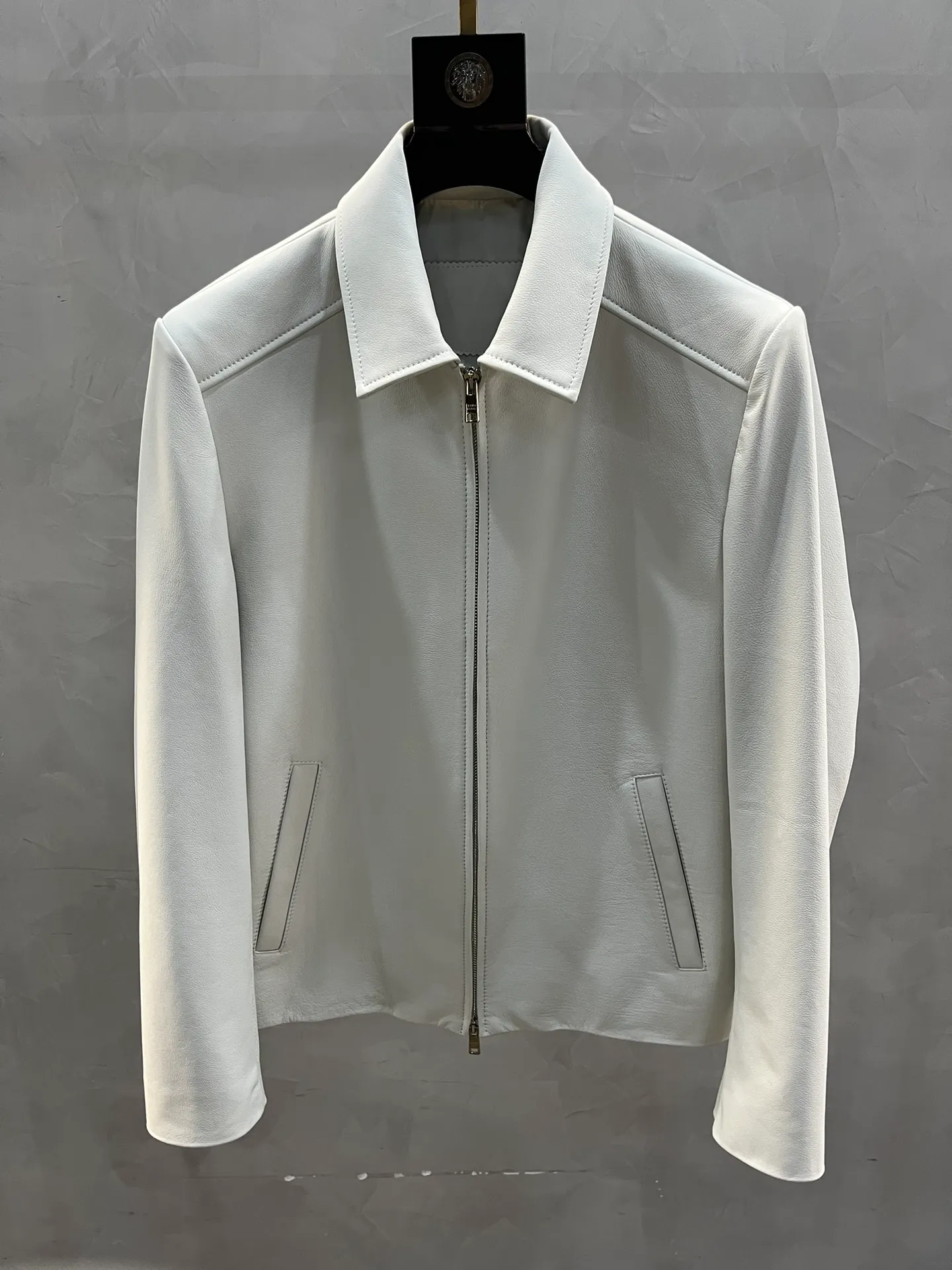 PRADA Мужская кожаная куртка минималистичная с воротником PRADA Мужская кожаная куртка минималистичная с воротником