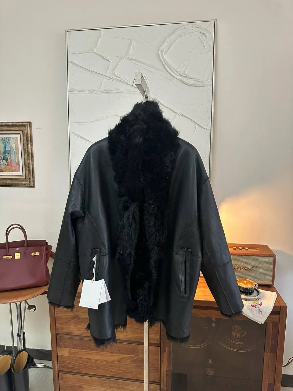 THE ROW Женская шуба из натуральной овчины черная THE ROW Женская шуба из натуральной овчины черная