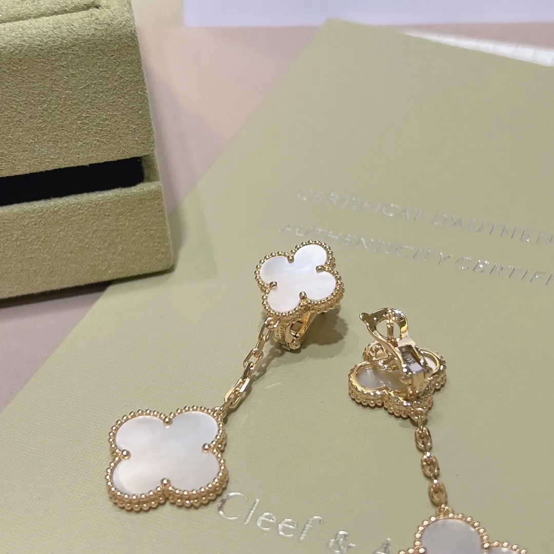 Van Cleef & Arpels Серьги Alhambra желтое золото и перламутр Van Cleef & Arpels Серьги Alhambra желтое золото и перламутр