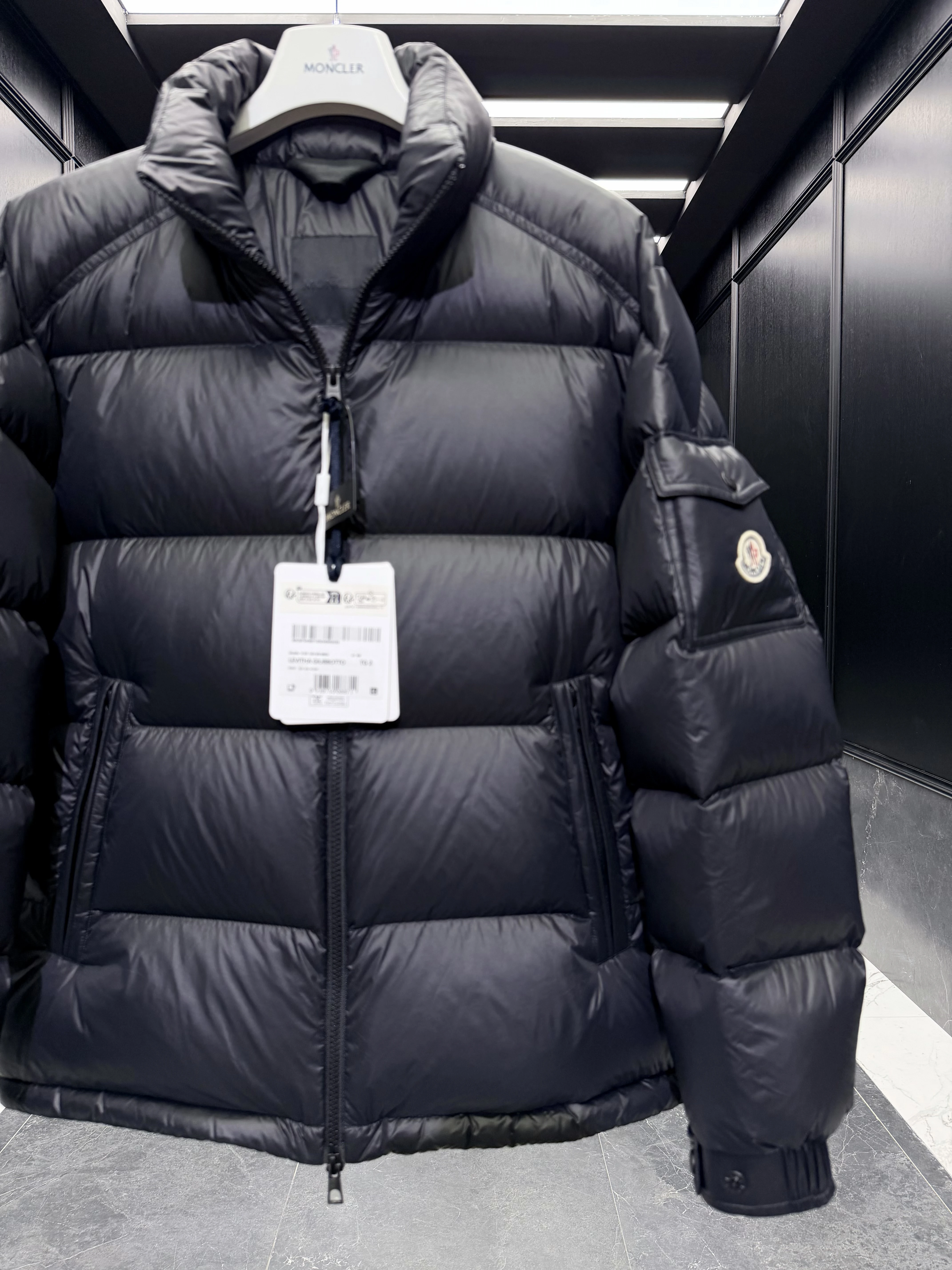 MONCLER Мужская куртка на пуху Levitha MONCLER Мужская куртка на пуху Levitha