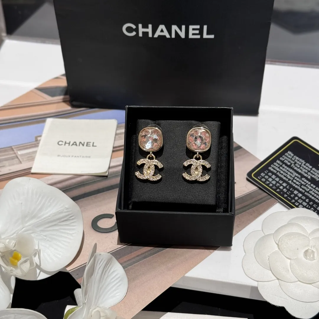 CHANEL Женские серьги с розовыми стразами CHANEL Женские серьги с розовыми стразами