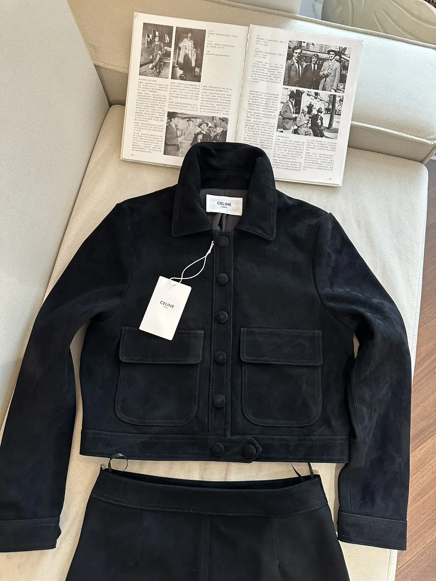 CELINE Женский костюм из замши прямого кроя