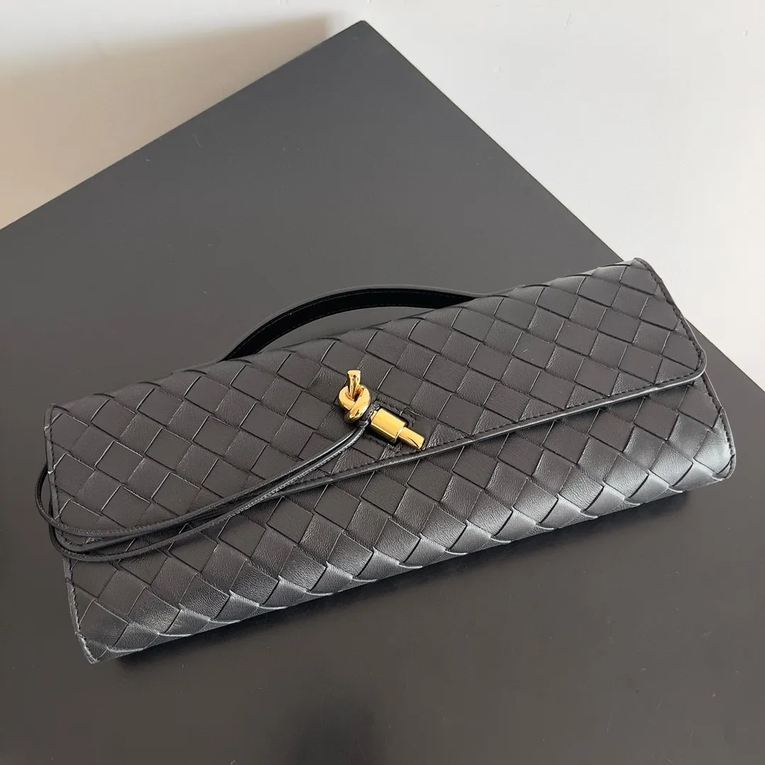 BOTTEGA VENETA Женский клатч Andiamo кожа Intrecciato