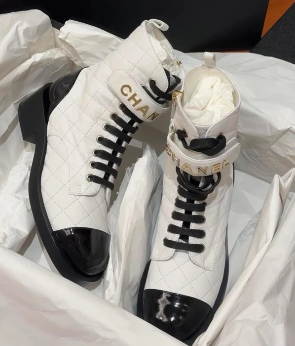 CHANEL Женские стёганые ботинки с перемычкой