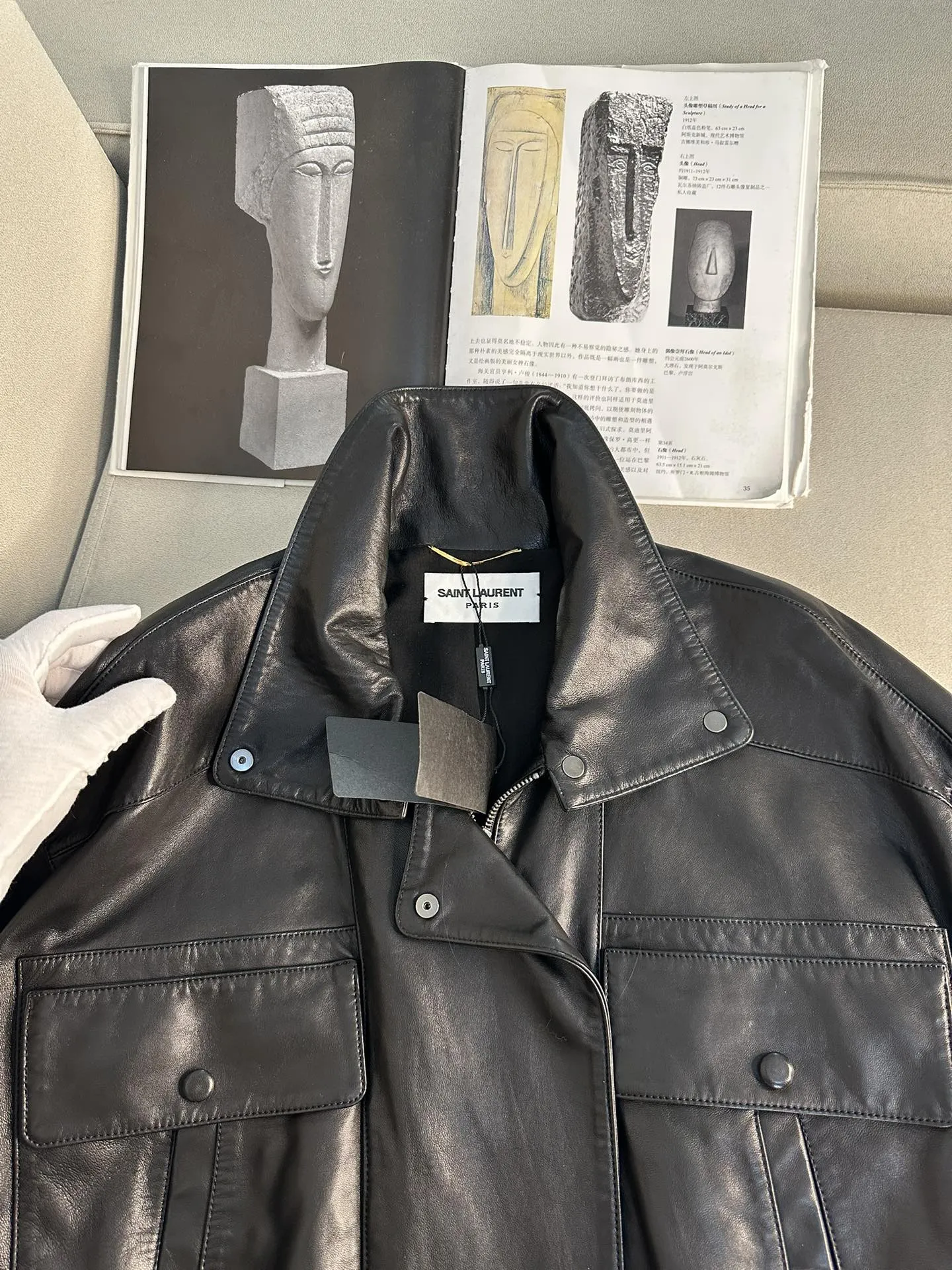 SAINT LAURENT Женская кожаная куртка с ассиметричным воротником стойкой