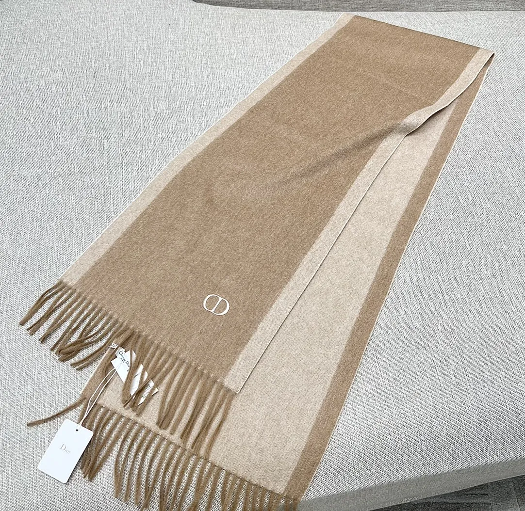 CHRISTIAN DIOR Женский шарф из кашемира CHRISTIAN DIOR Женский шарф из кашемира