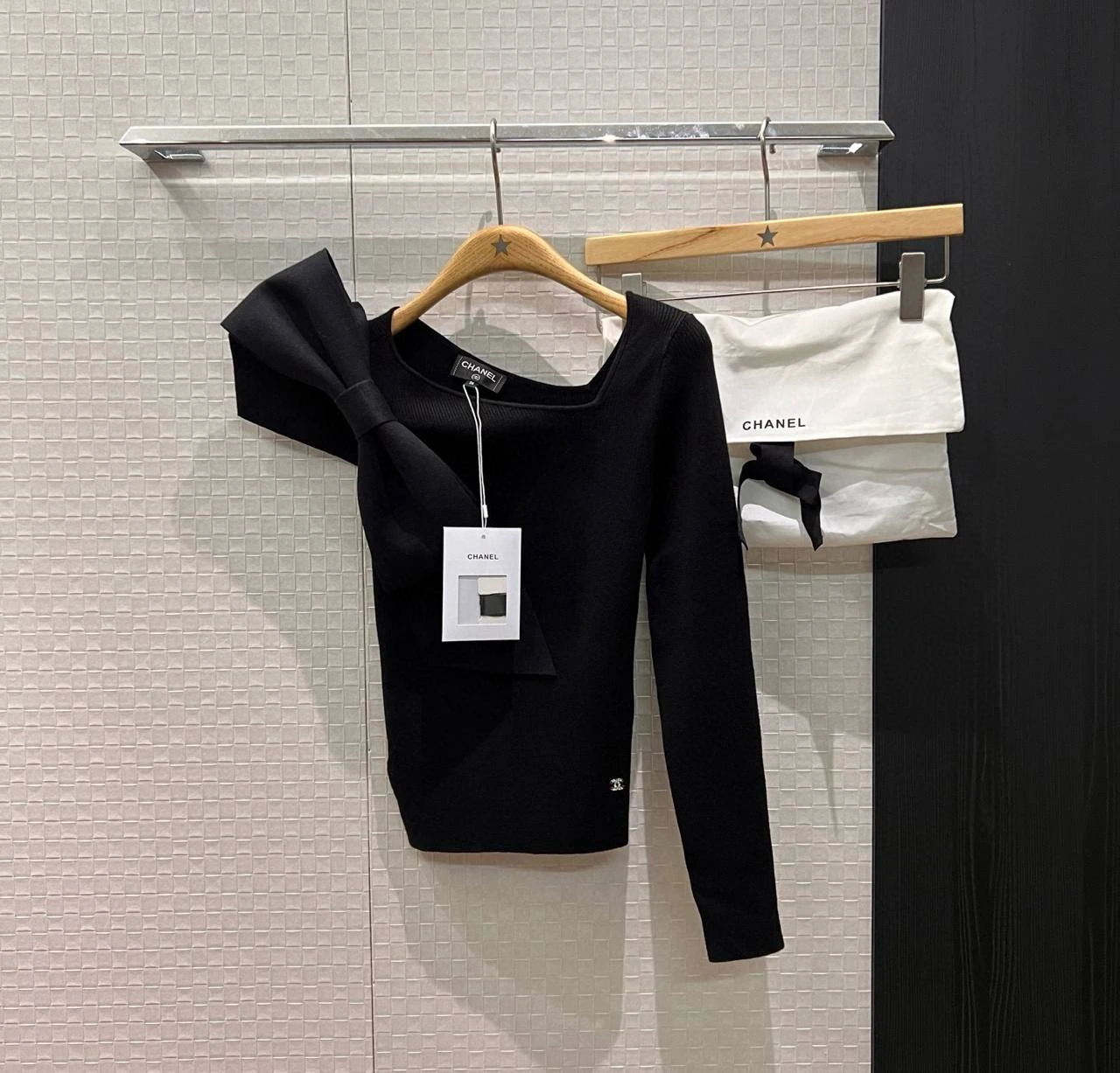 CHANEL Женский свитер CHANEL Женский свитер