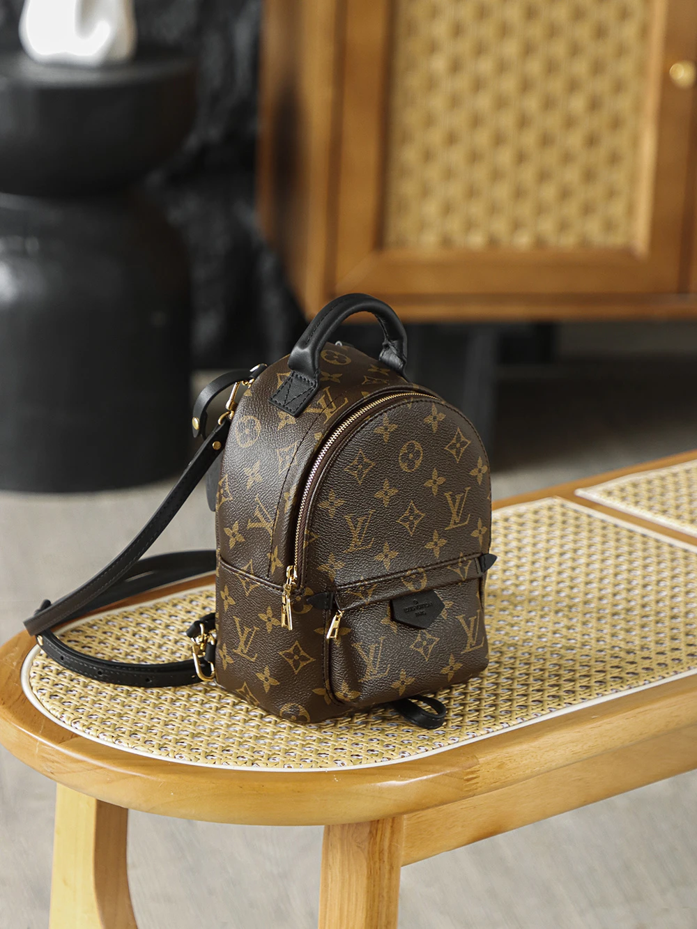 LOUIS VUITTON Женская Сумка рюкзак Palm Springs Mini M44873 LOUIS VUITTON Женская Сумка рюкзак Palm Springs Mini M44873