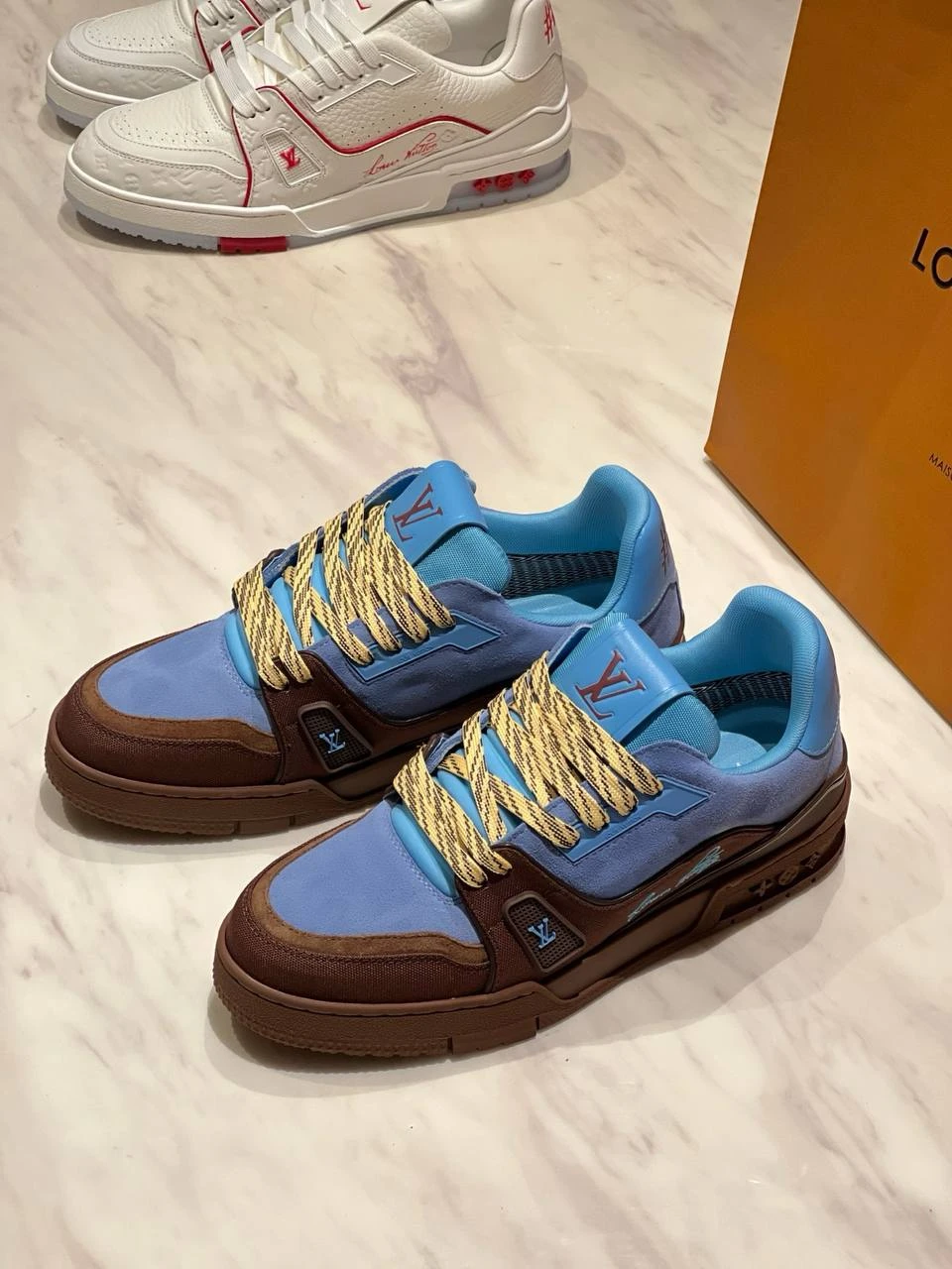 LOUIS VUITTON Мужские кроссовки в сочетании замши и гладкой кожи 