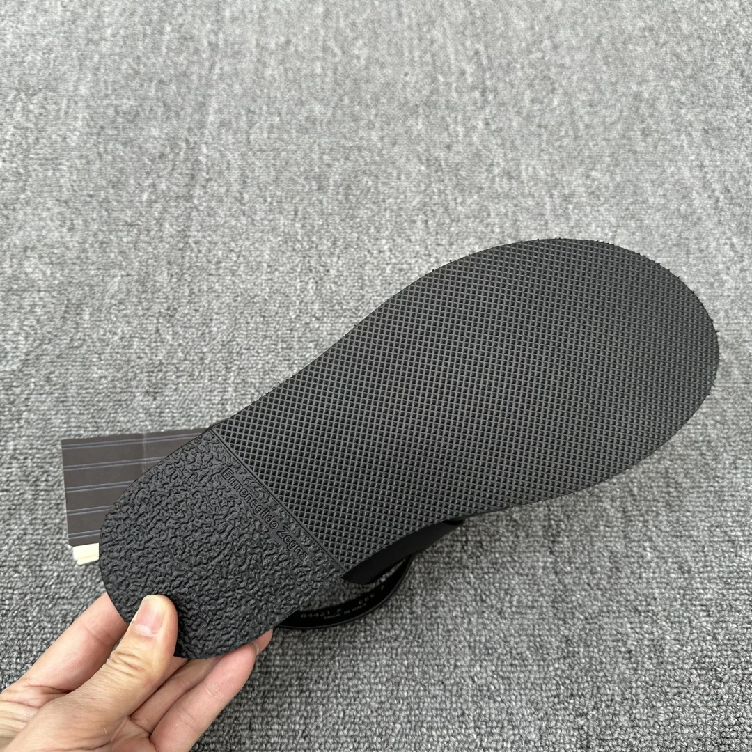 ERMENEGILDO ZEGNA Мужские сандалии