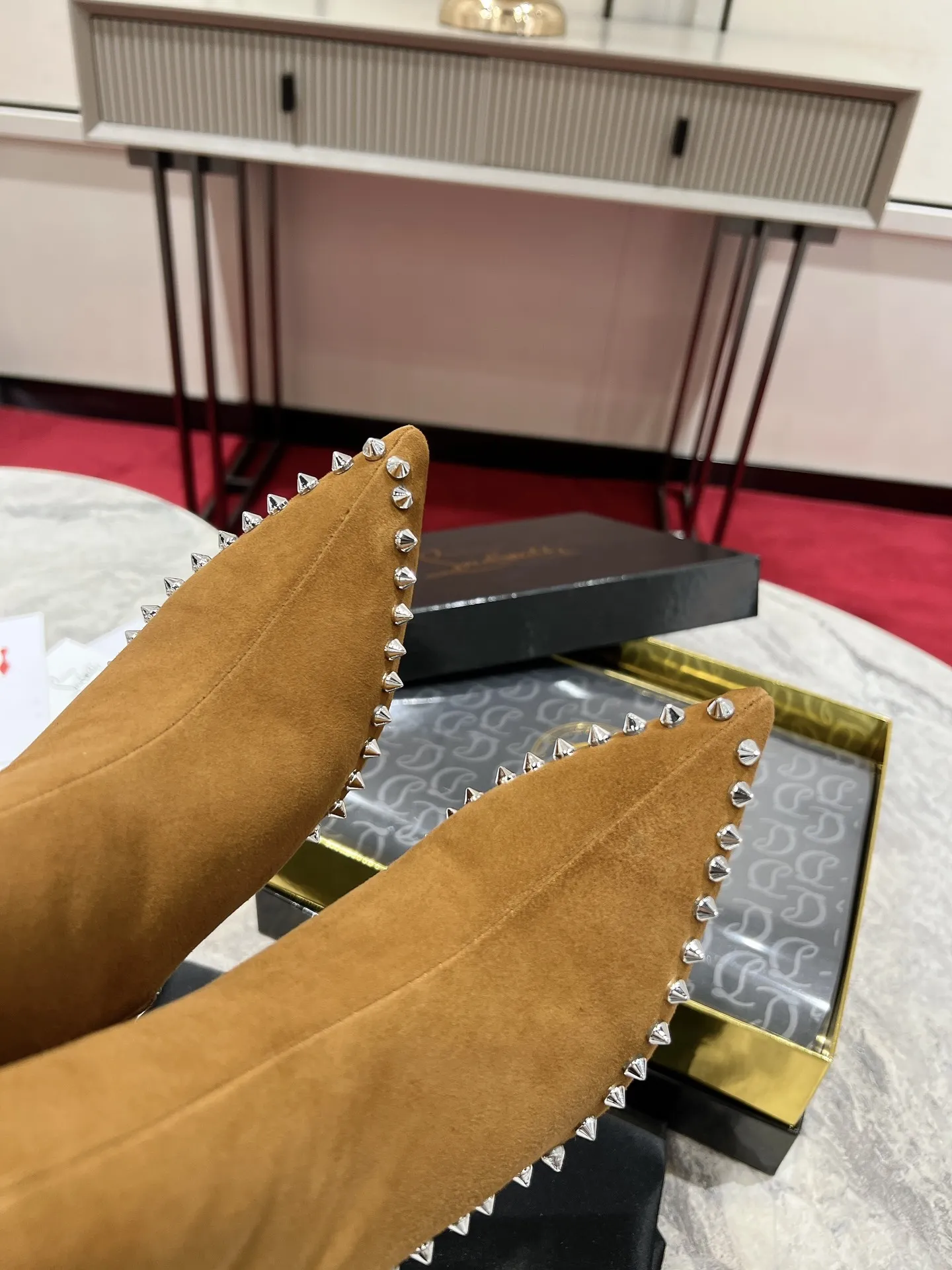 CHRISTIAN LOUBOUTIN Женские ботильоны Vidura Booty