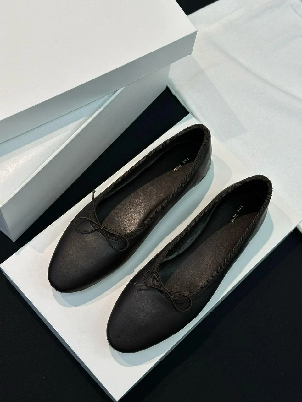 THE ROW Атласные балетки