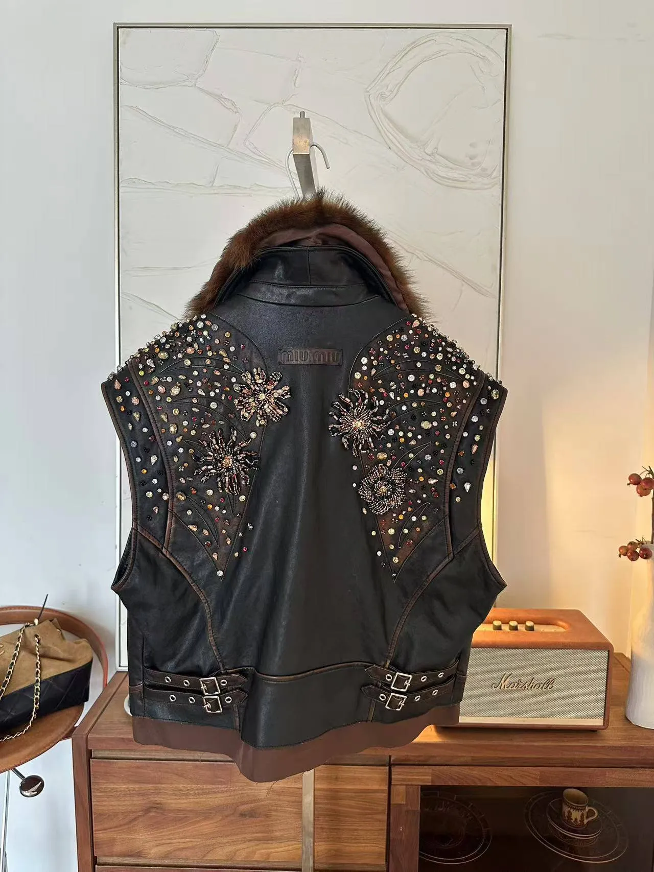 MIU MIU Женский кожаный жилет с вышивкой MIU MIU Женский кожаный жилет с вышивкой