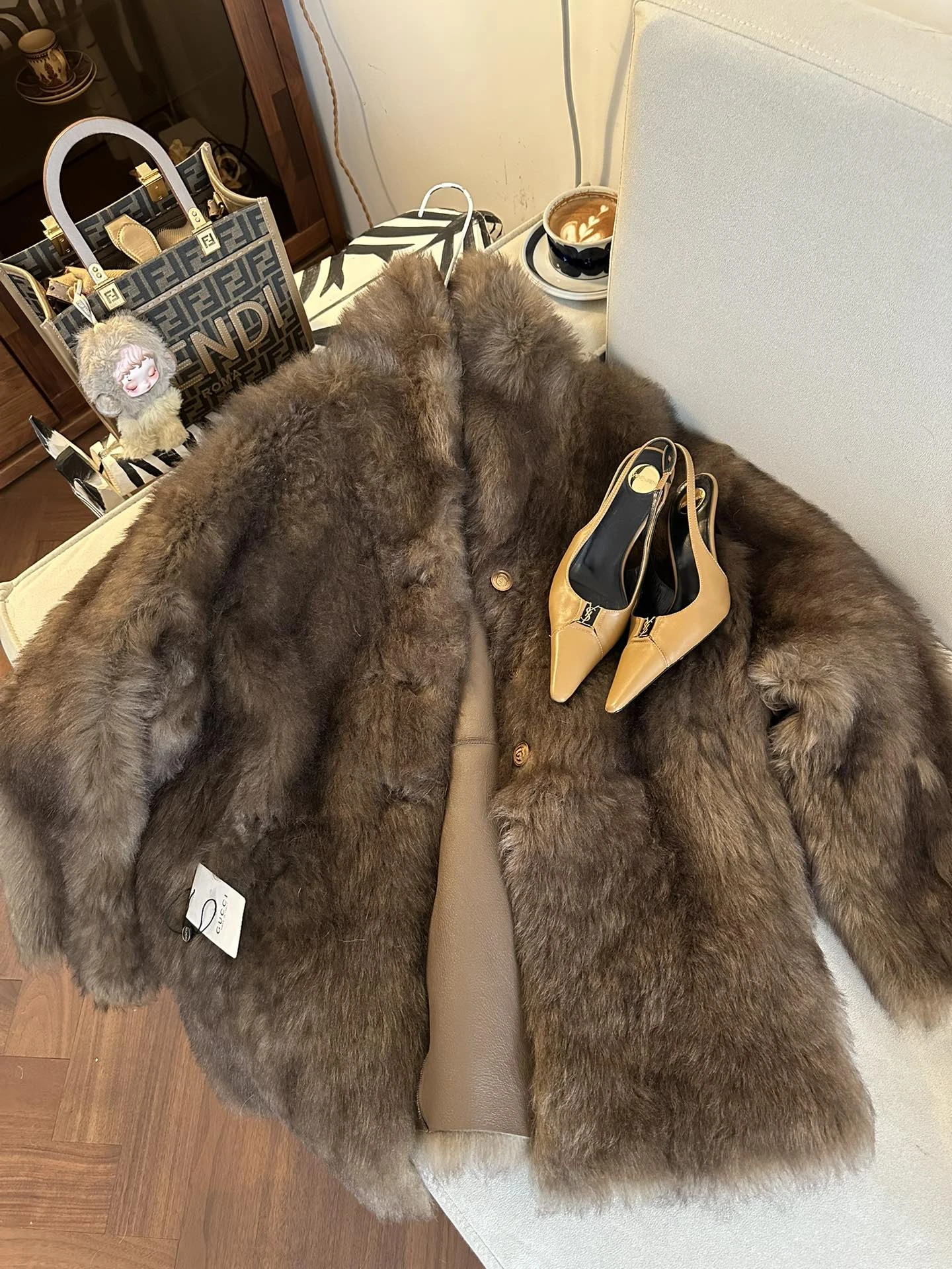 GUCCI Женская шуба из овчины  GUCCI Женская шуба из овчины