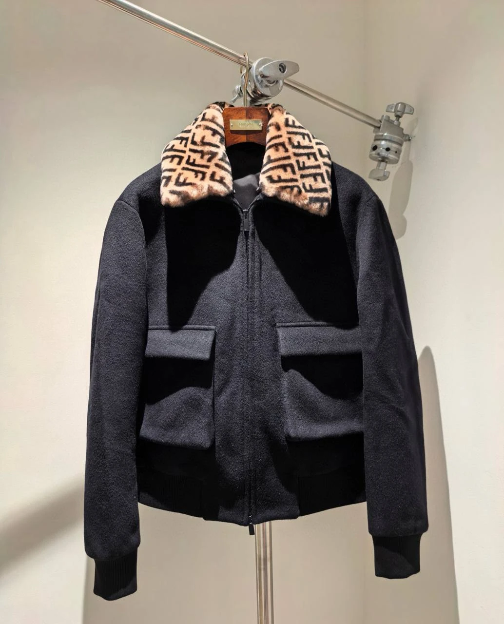 FENDI Мужская кожаная куртка  FENDI Мужская кожаная куртка