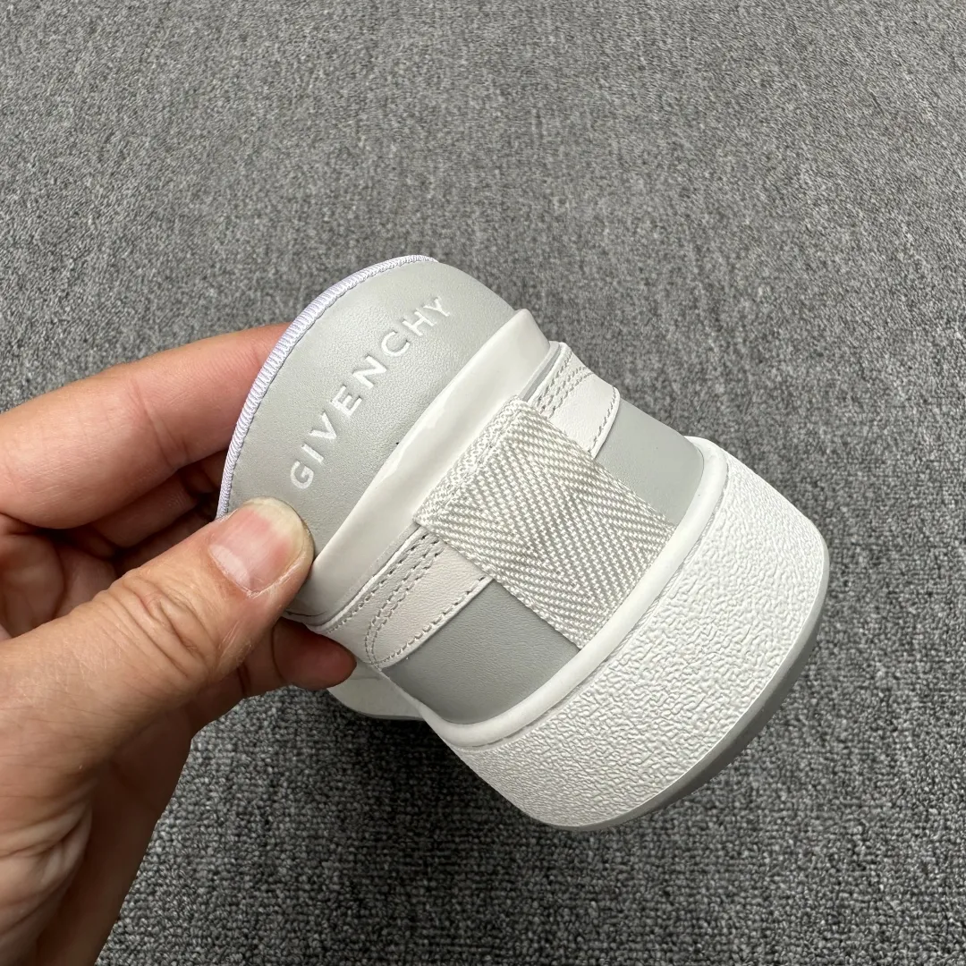 GIVENCHY Мужские кроссовки минималистичные