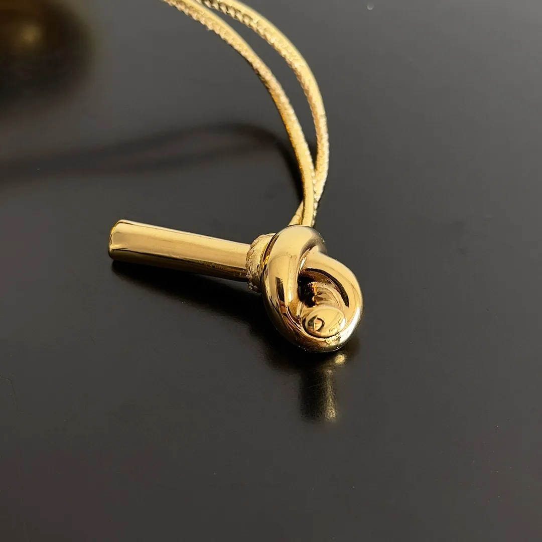 BOTTEGA VENETA Женский клатч Andiamo кожа Intrecciato