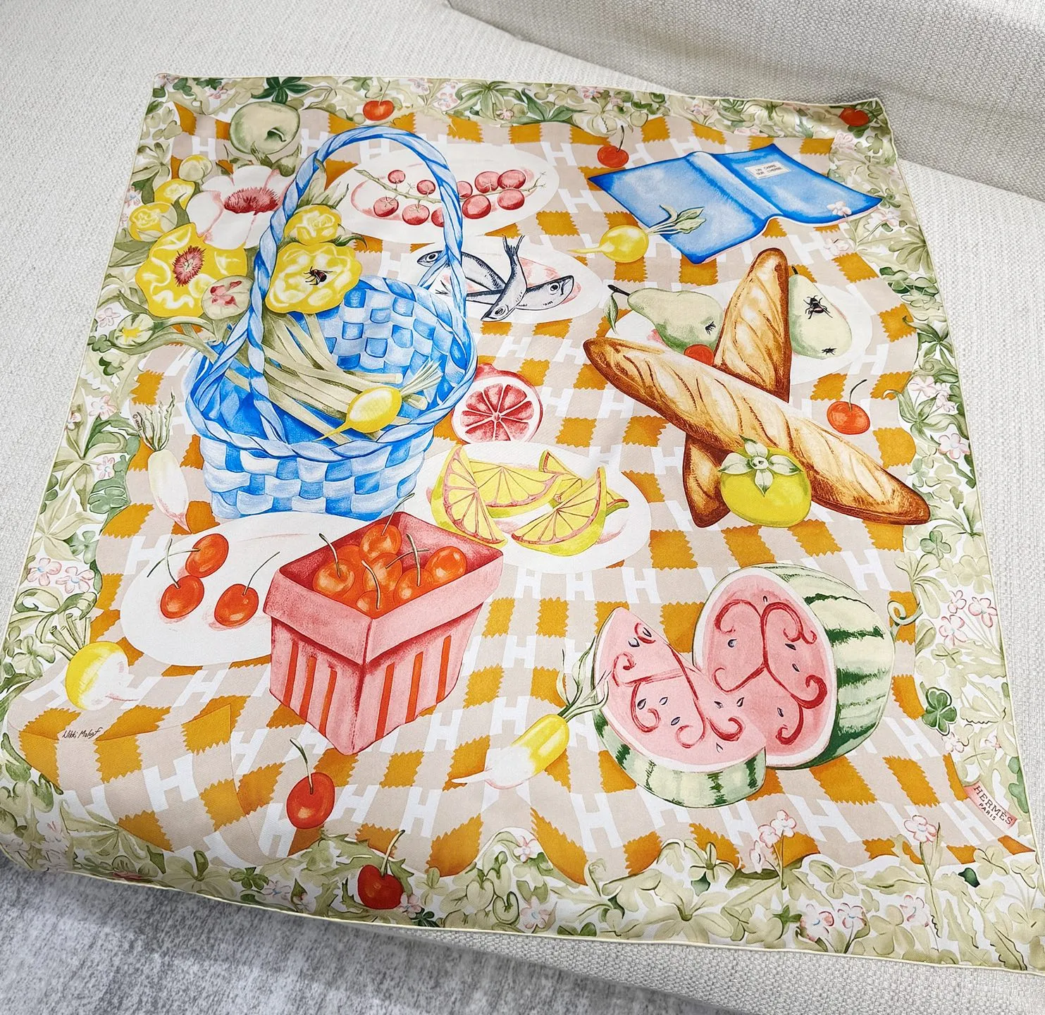 HERMES Платок из шёлка 90x90 см