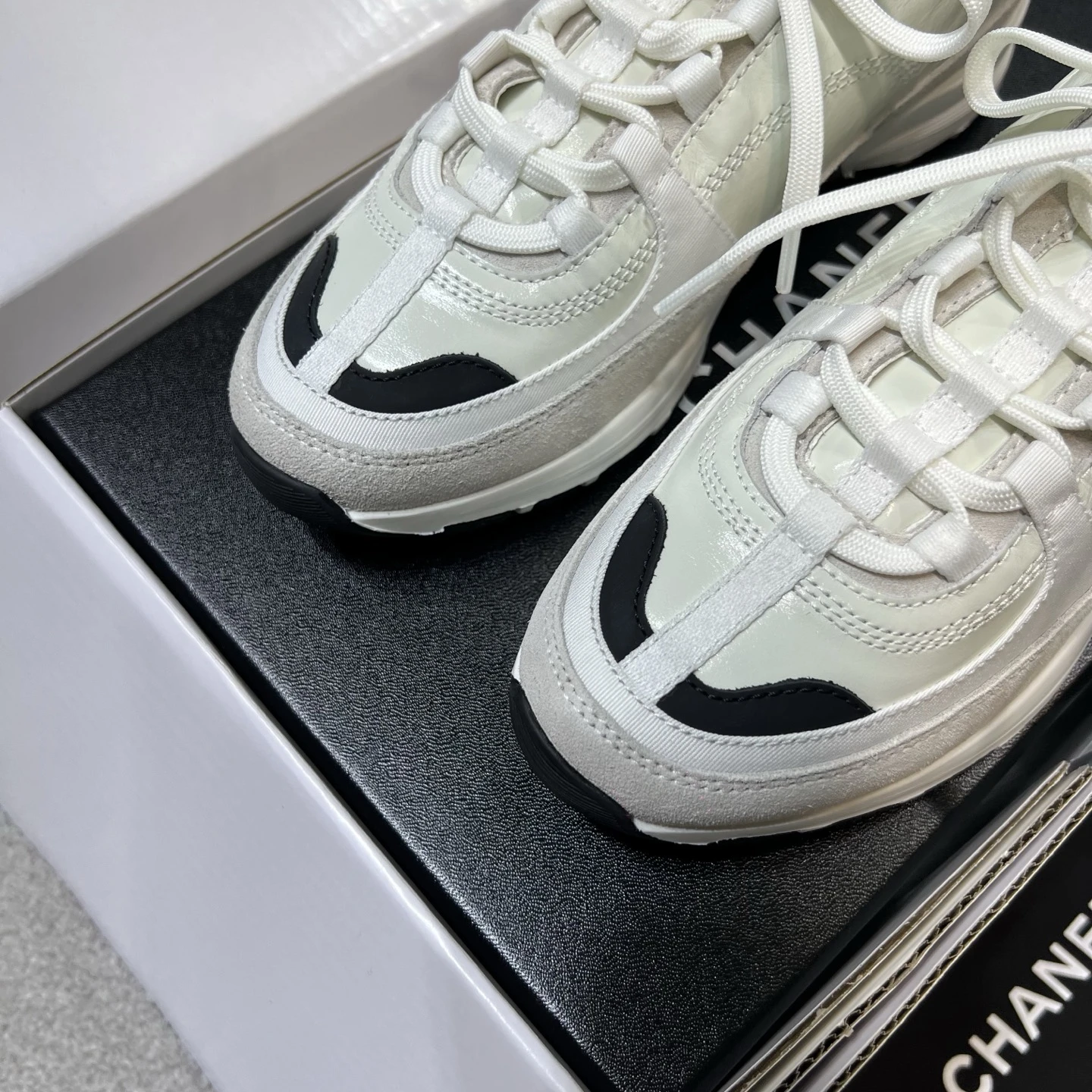CHANEL Женские кроссовки комбинированные CHANEL Женские кроссовки комбинированные