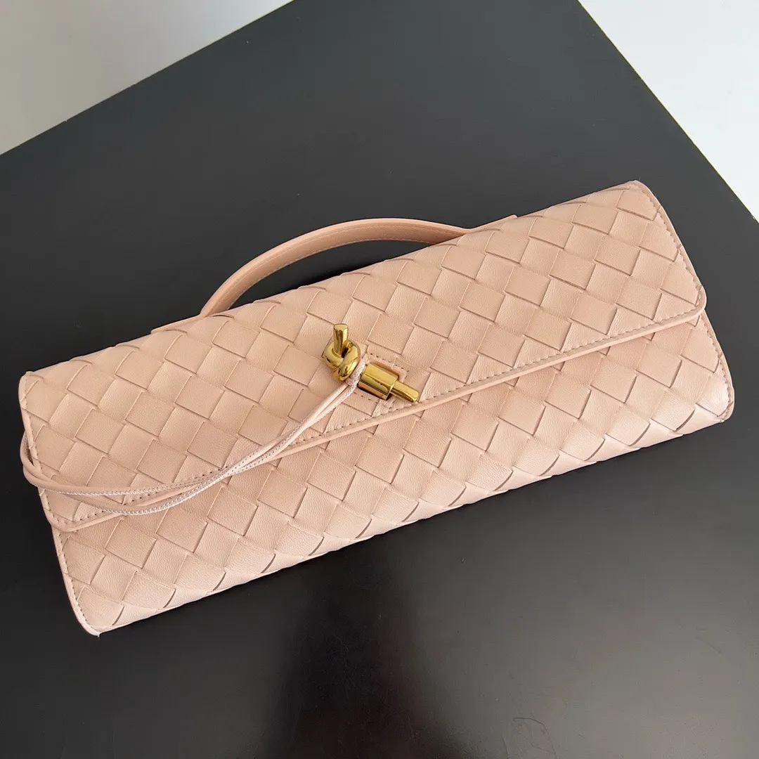 BOTTEGA VENETA Женский клатч Andiamo кожа Intrecciato