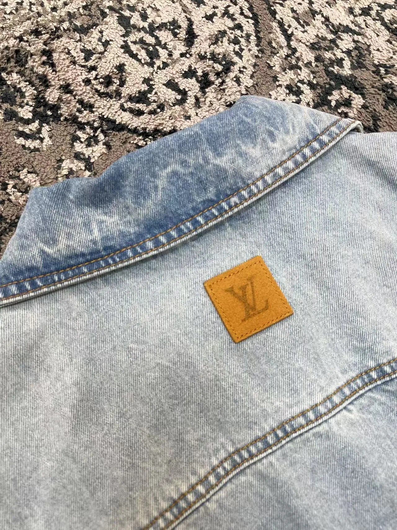 LOUIS VUITTON Мужская джинсовая куртка LOUIS VUITTON Мужская джинсовая куртка