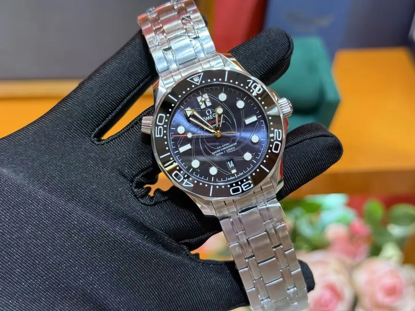 OMEGA Мужские часы Seamaster Diver 300 M James Bond OMEGA Мужские часы Seamaster Diver 300 M James Bond