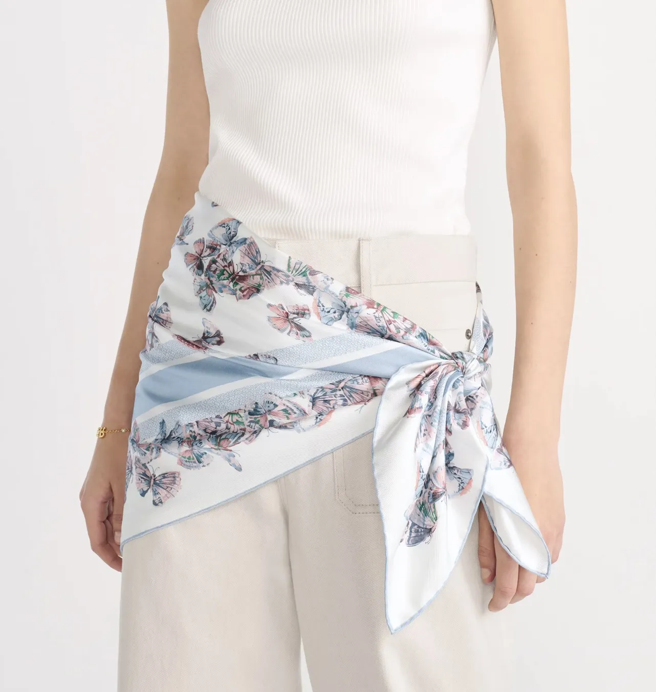 CHRISTIAN DIOR Женский платок из шёлка в пастельных тонах CHRISTIAN DIOR Женский платок из шёлка в пастельных тонах
